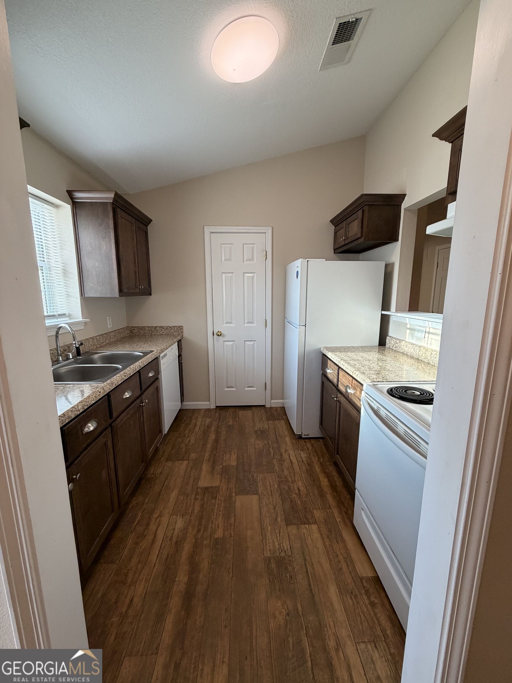 410 E Lawnwood Court Property Photo 3