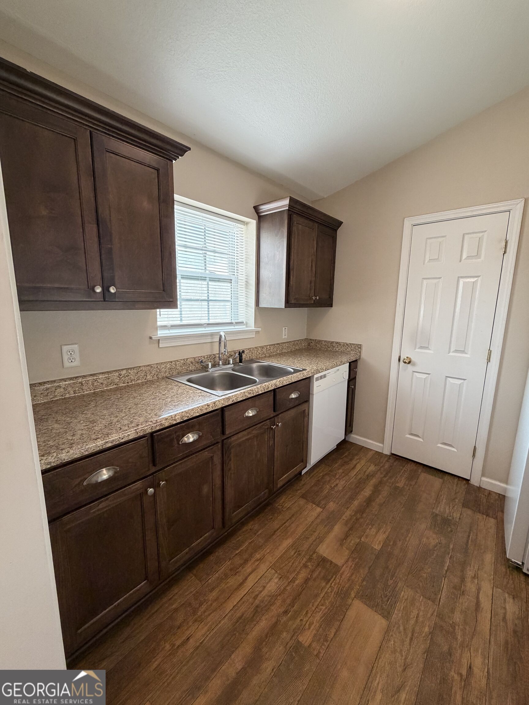 410 E Lawnwood Court Property Photo 5
