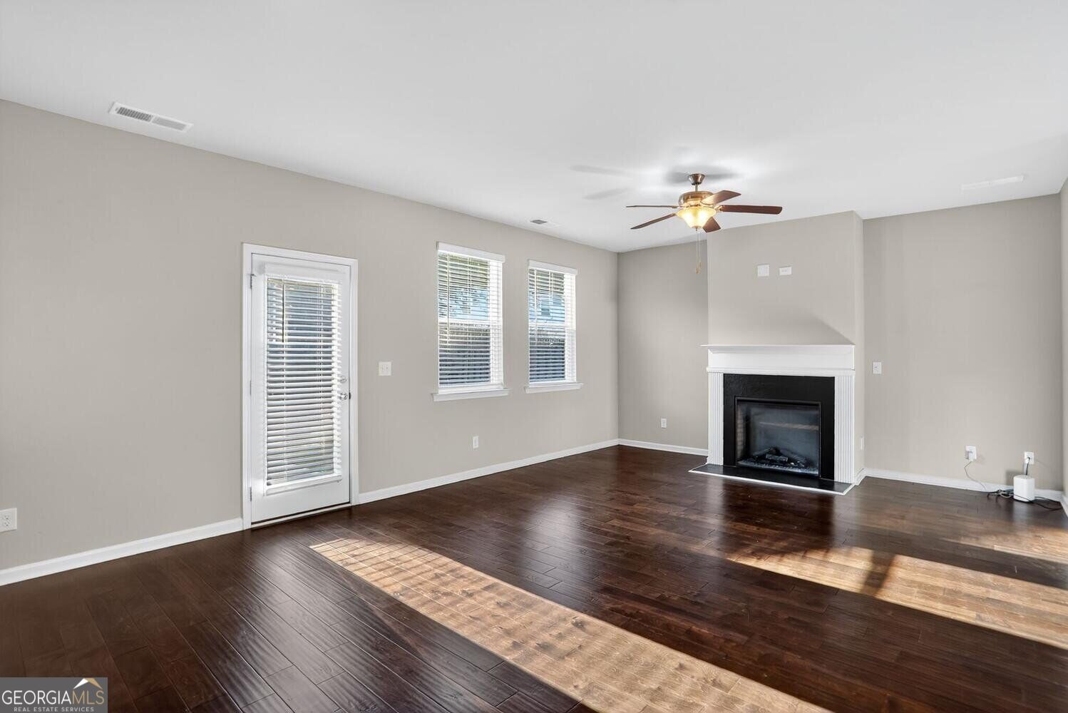 1553 Spring Hollow Way Property Photo 6