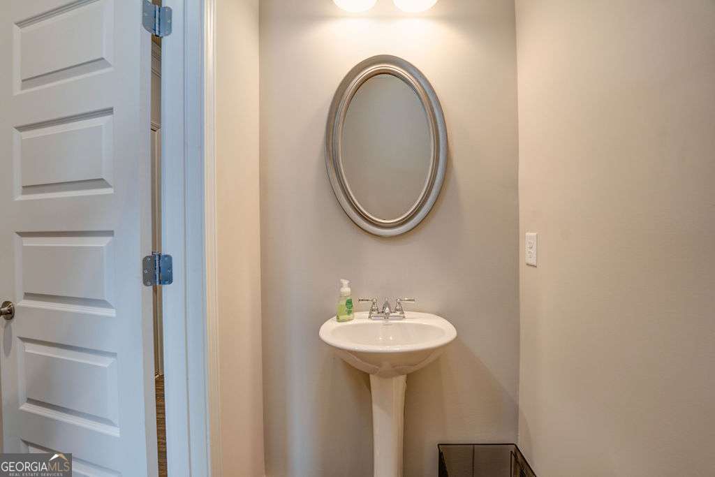 101 Waterside Trail Property Photo 7