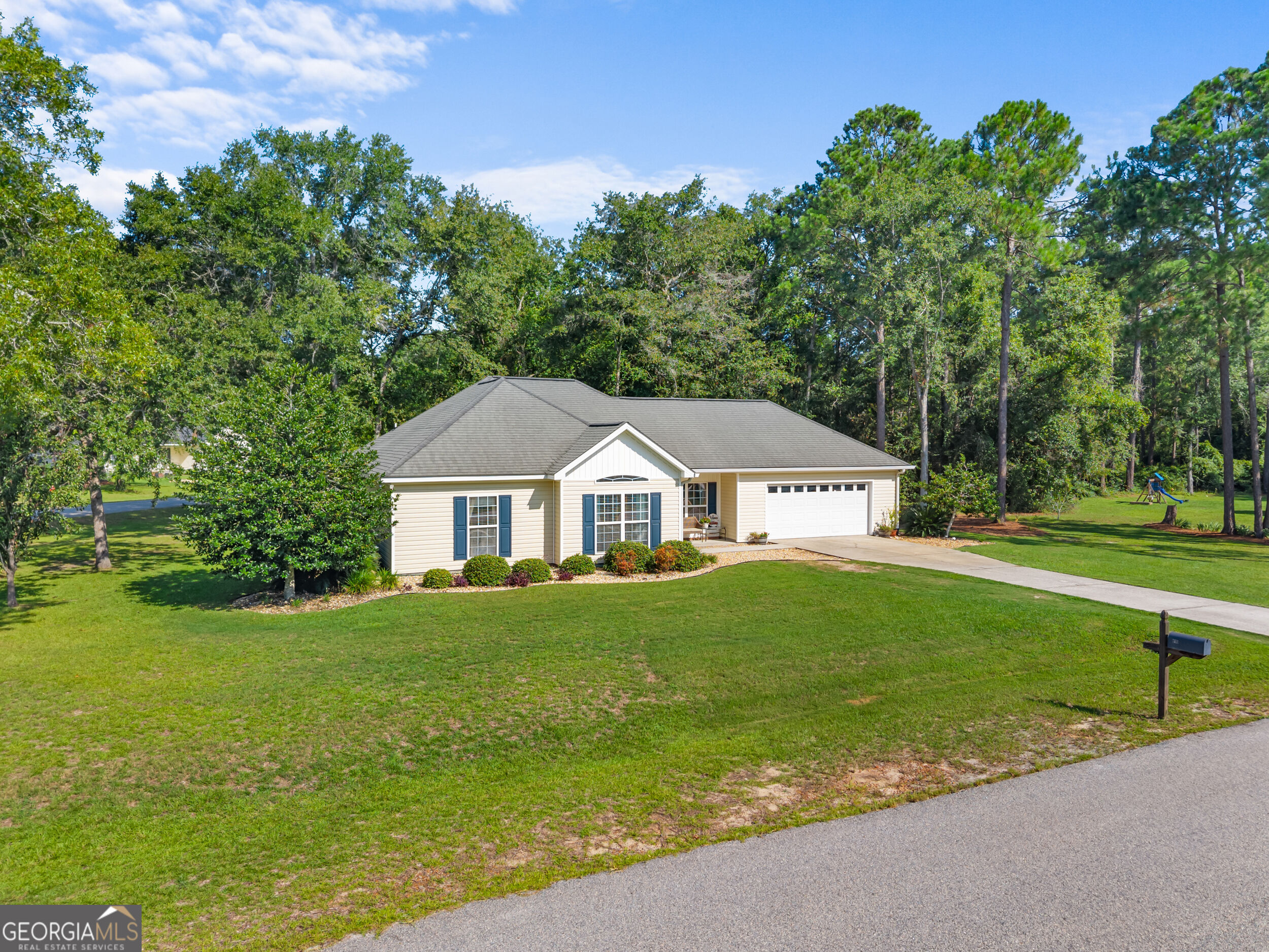 815 Bay Tree Lane Property Photo 3
