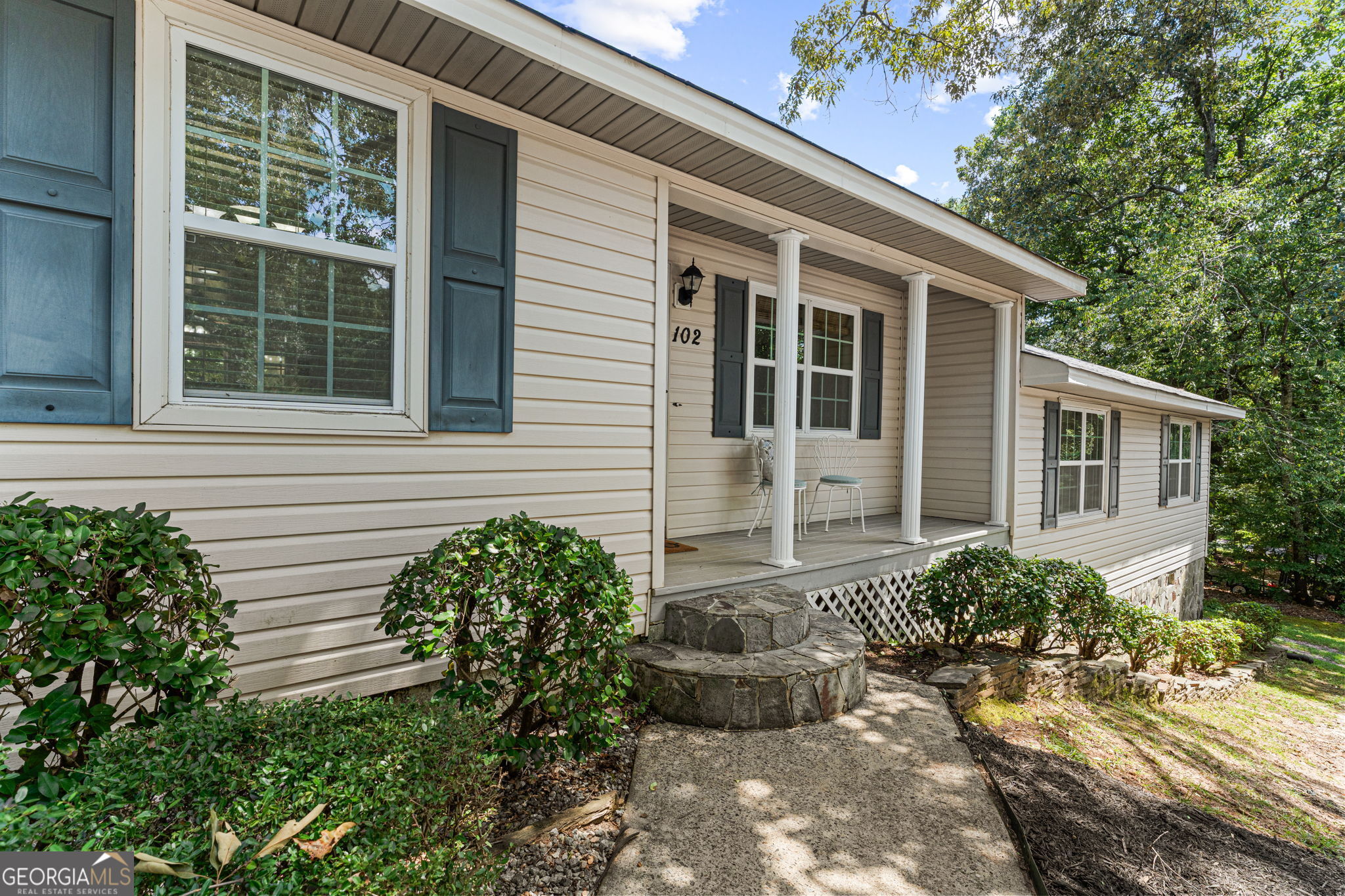 102 Crestwood Circle Property Photo 4