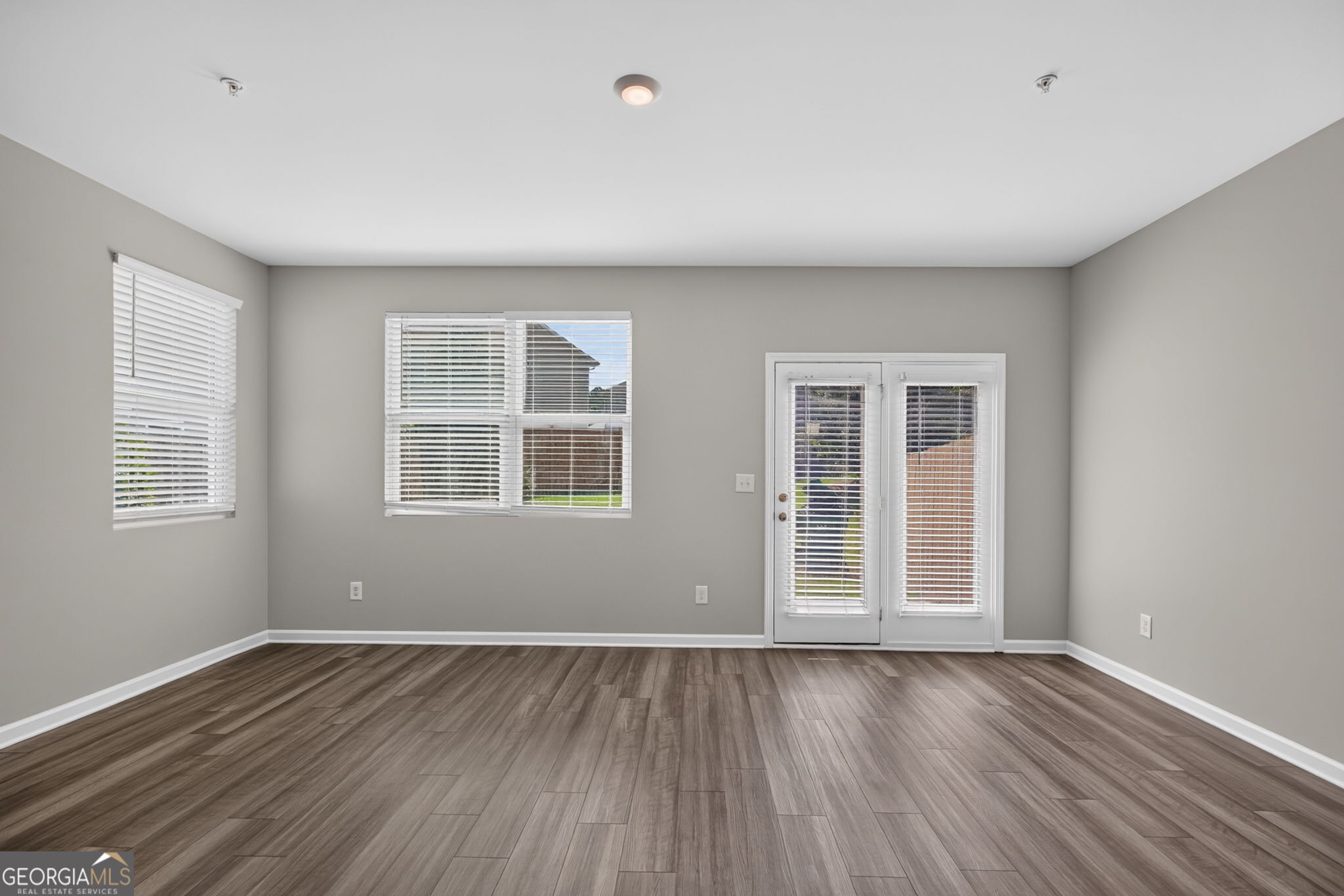 579 Magnolia Circle Property Photo 4