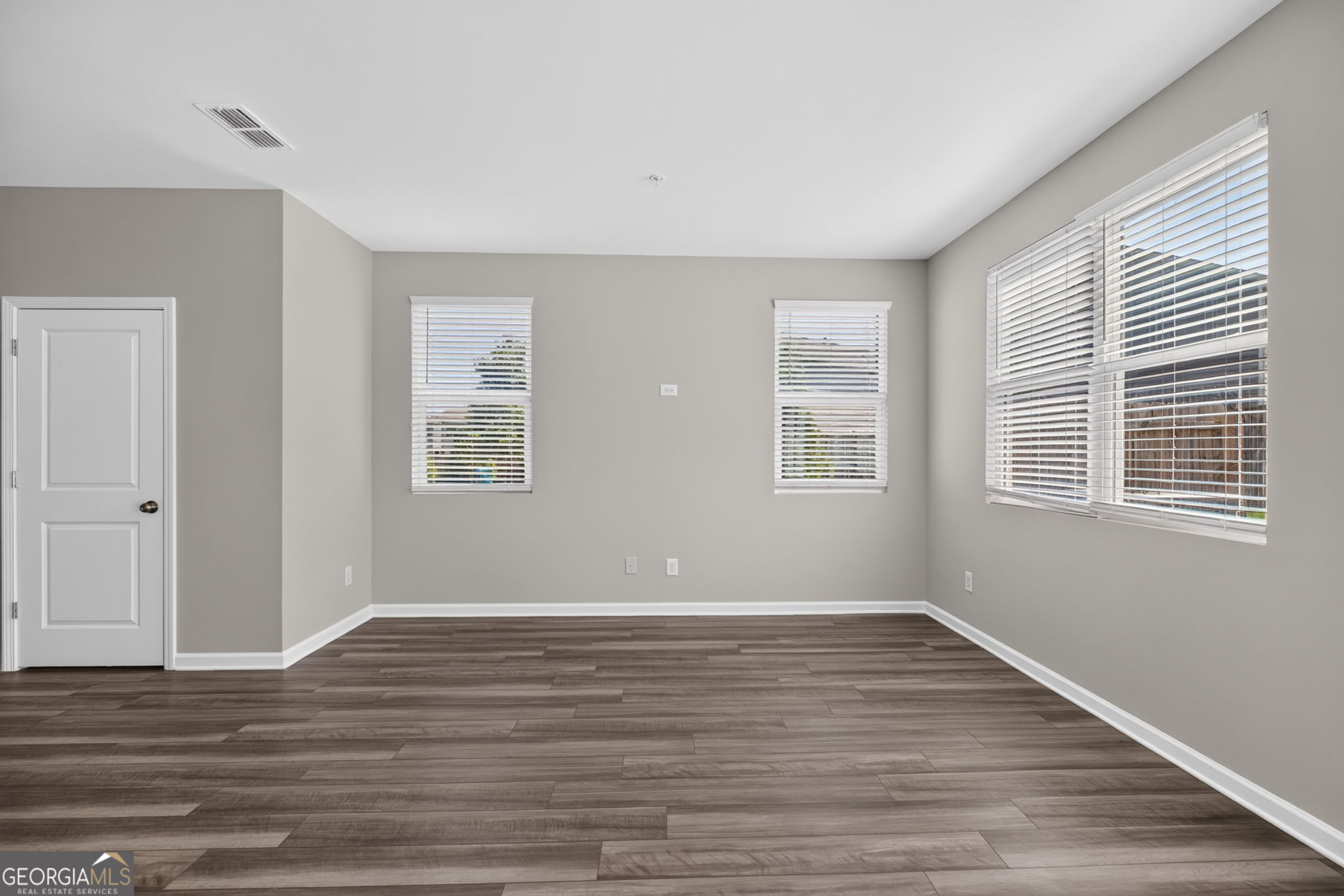 579 Magnolia Circle Property Photo 5