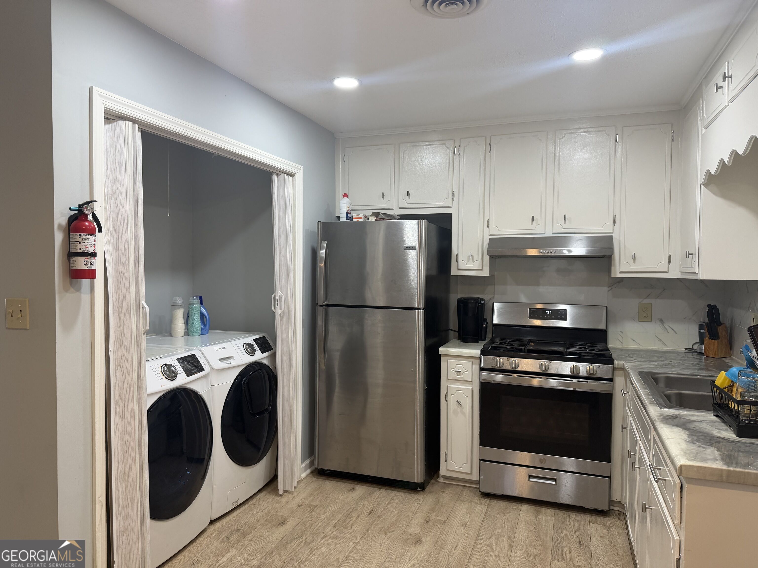208 Drake Drive Property Photo 2