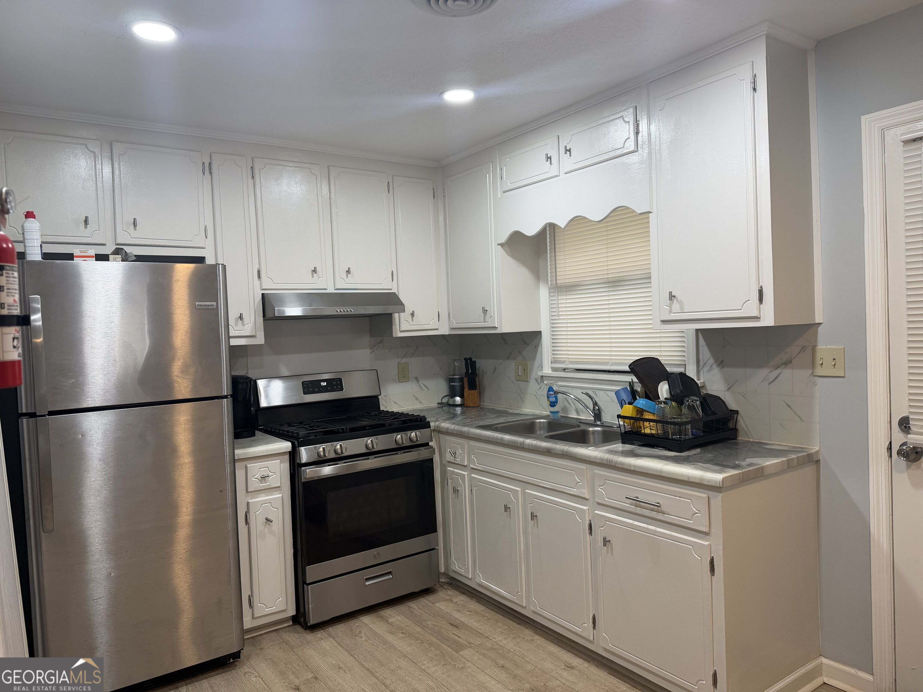 208 Drake Drive Property Photo 3