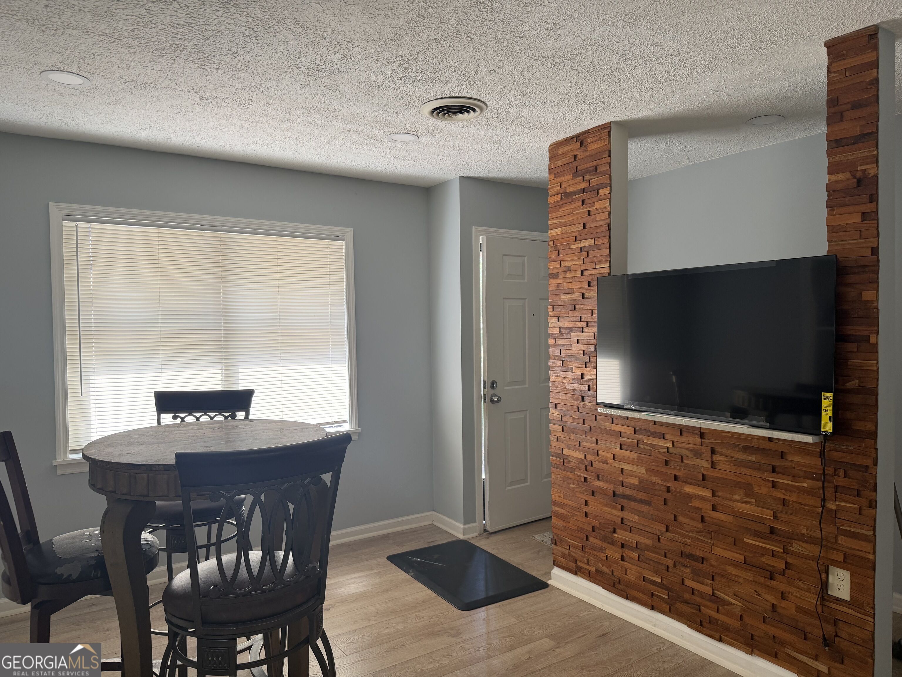 208 Drake Drive Property Photo 4