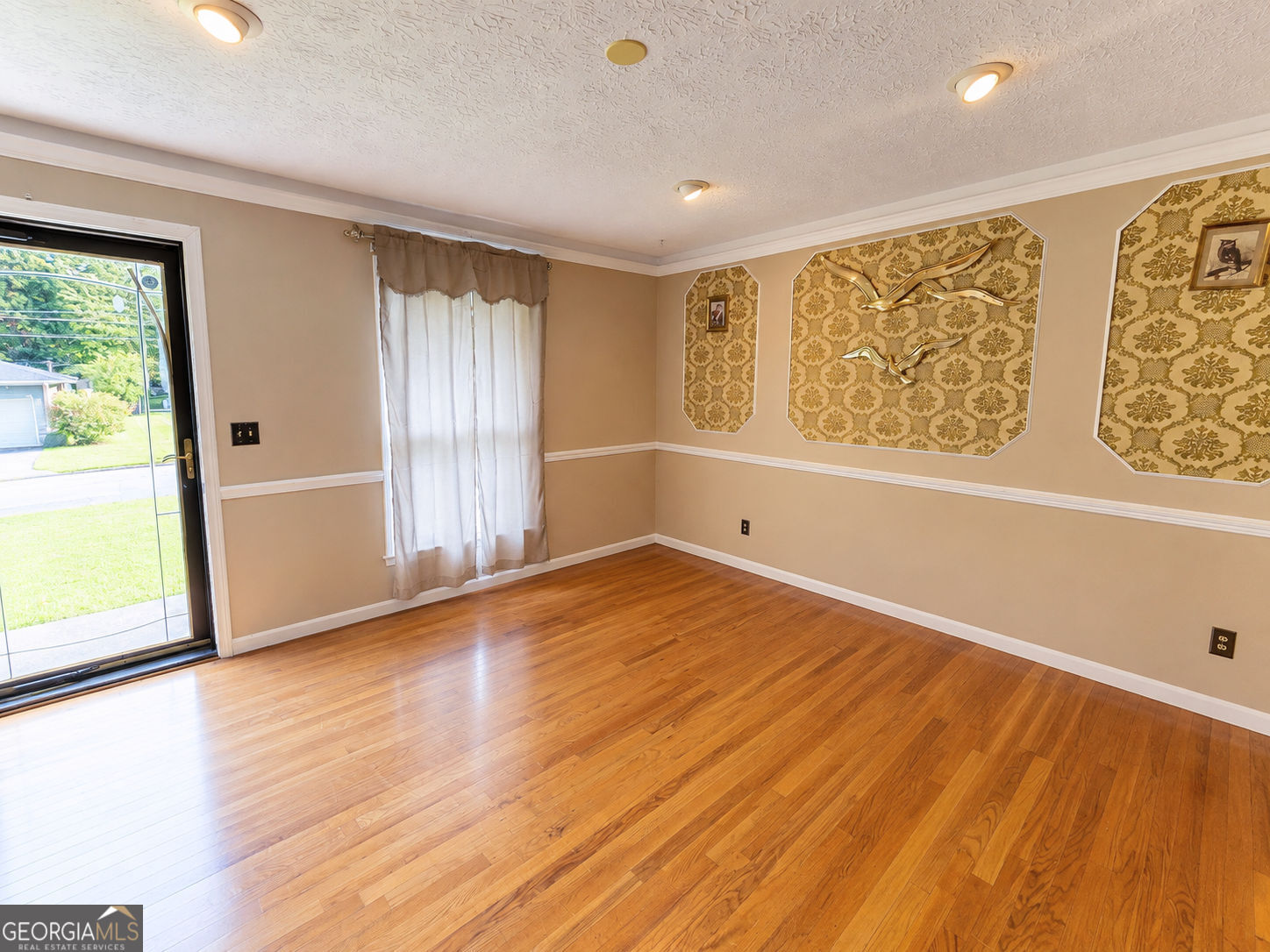 635 Winchester Lane Nw Property Photo 2