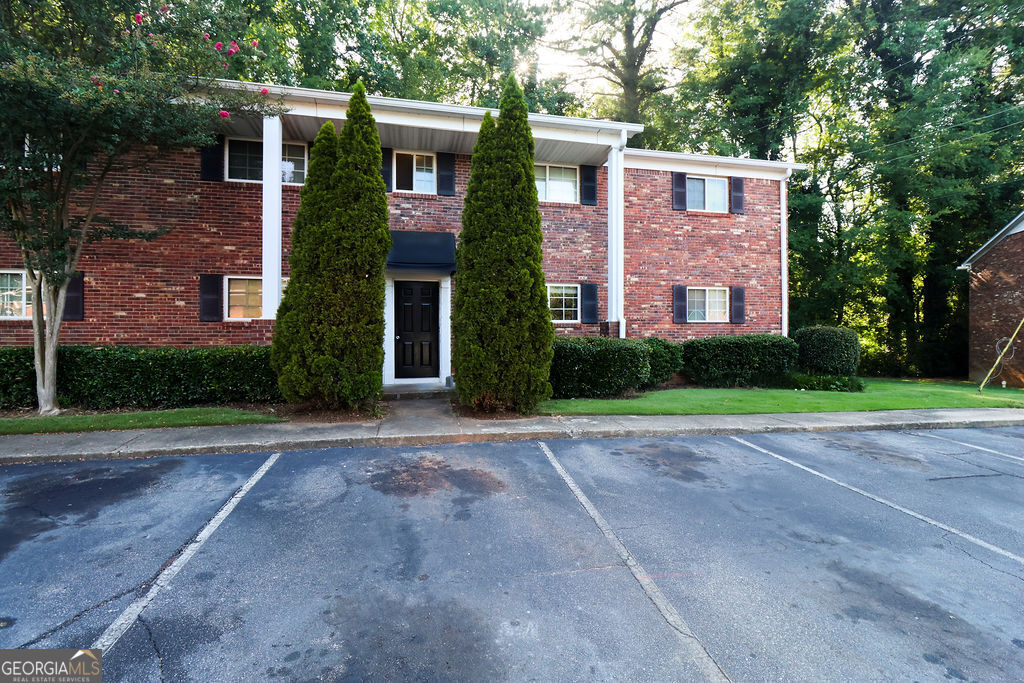 195 Sycamore Drive APT B14 Property Photo 1