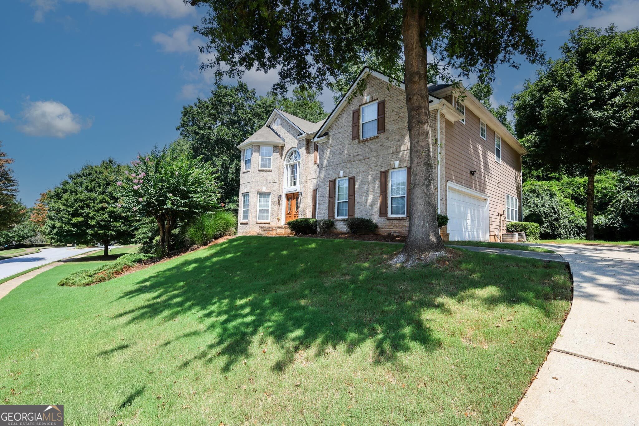 1105 Fountain Crest Drive Property Photo 2