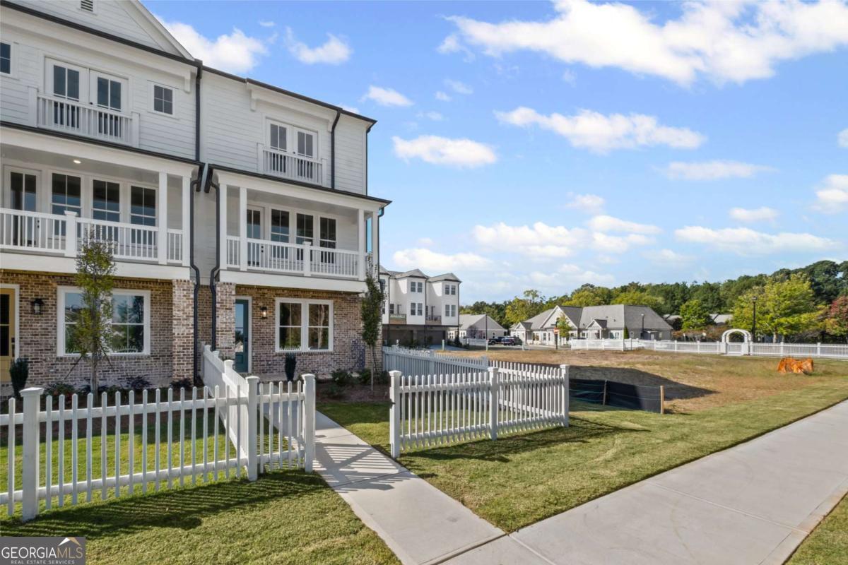 217 Village Overlook # H3 Property Photo 4