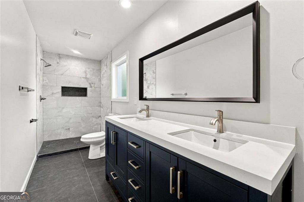 2447 Lynn Iris Drive Property Photo 24
