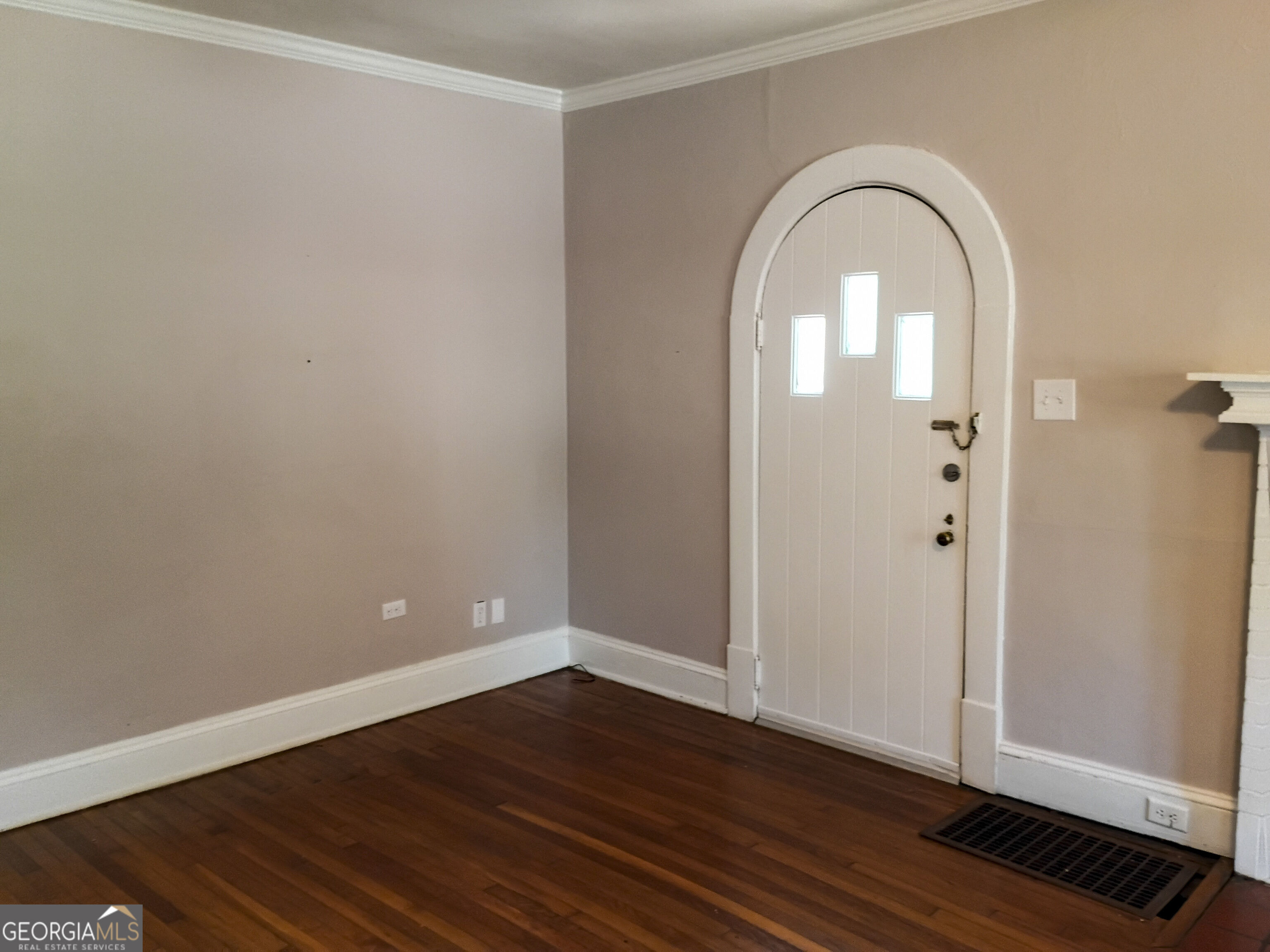 402 Gordon Street Property Photo 3