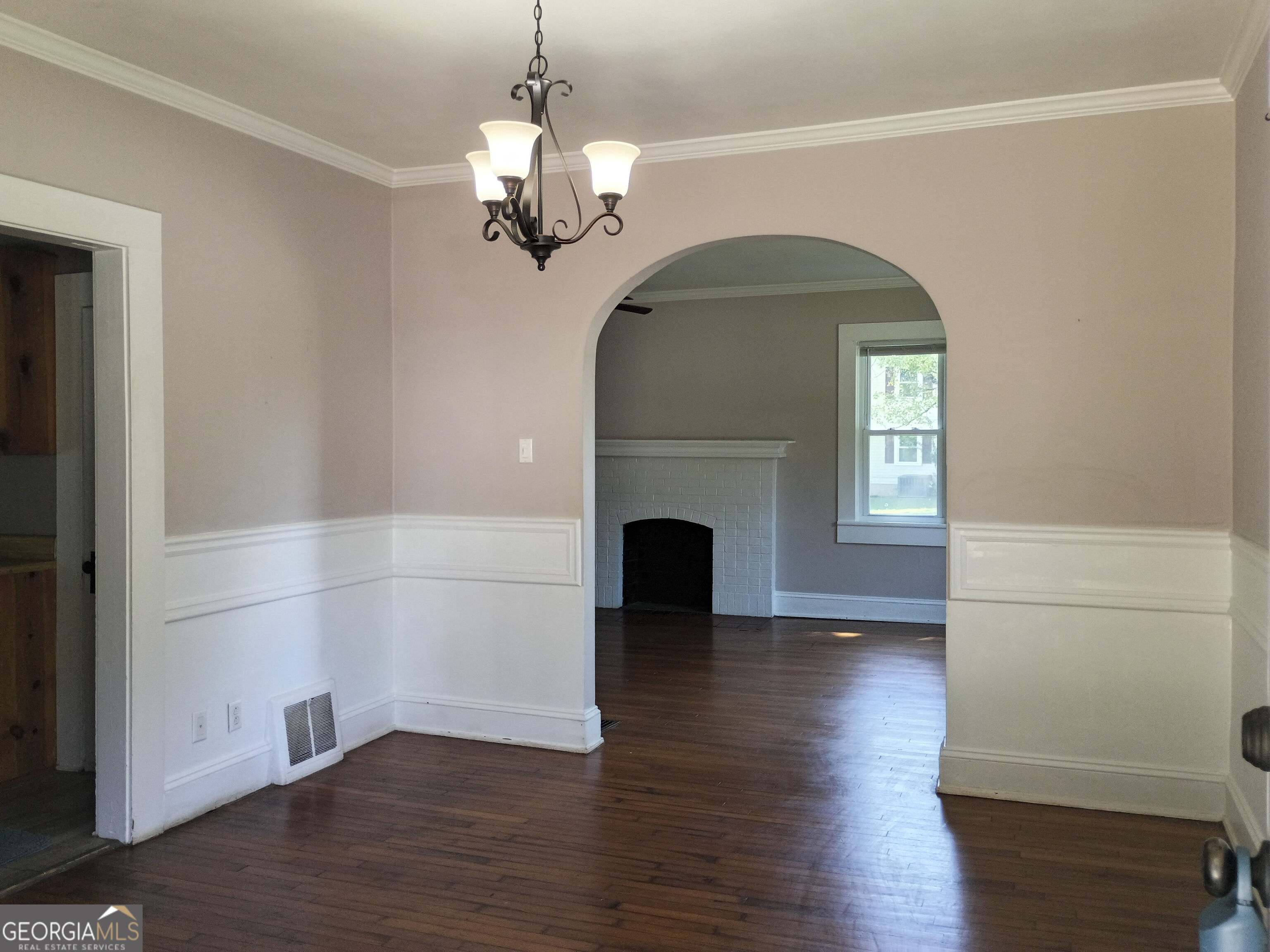 402 Gordon Street Property Photo 4