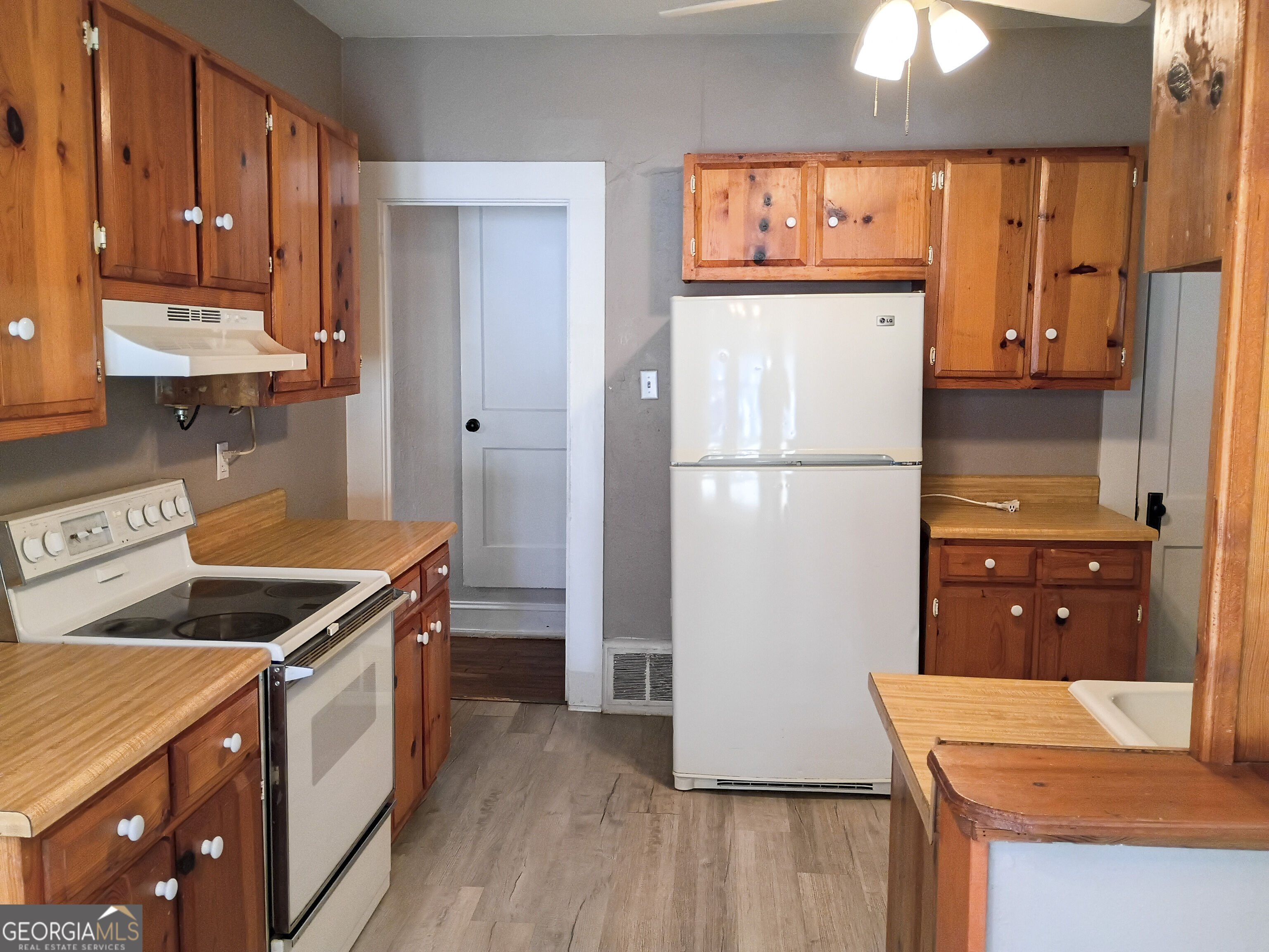 402 Gordon Street Property Photo 6
