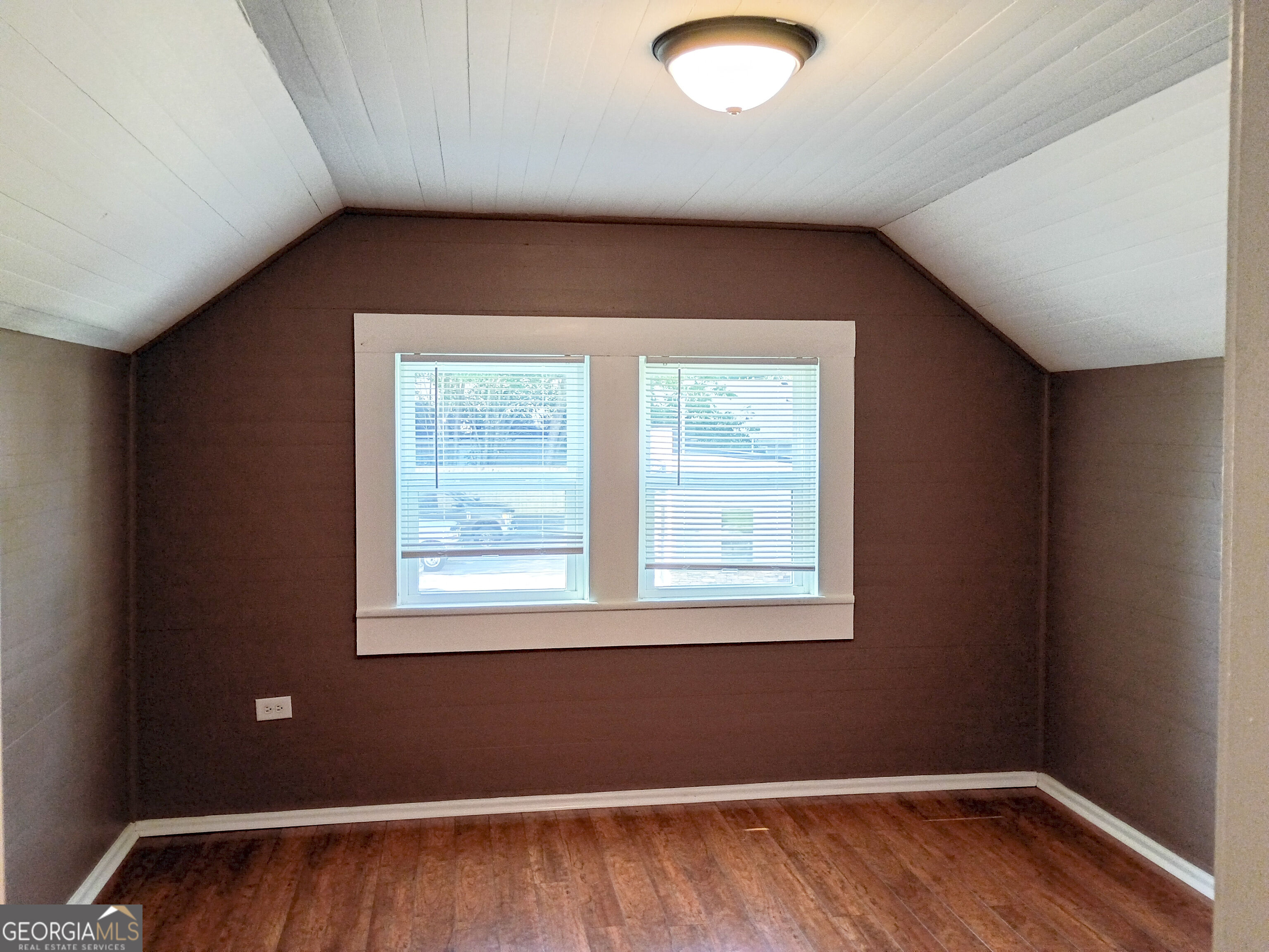 402 Gordon Street Property Photo 12