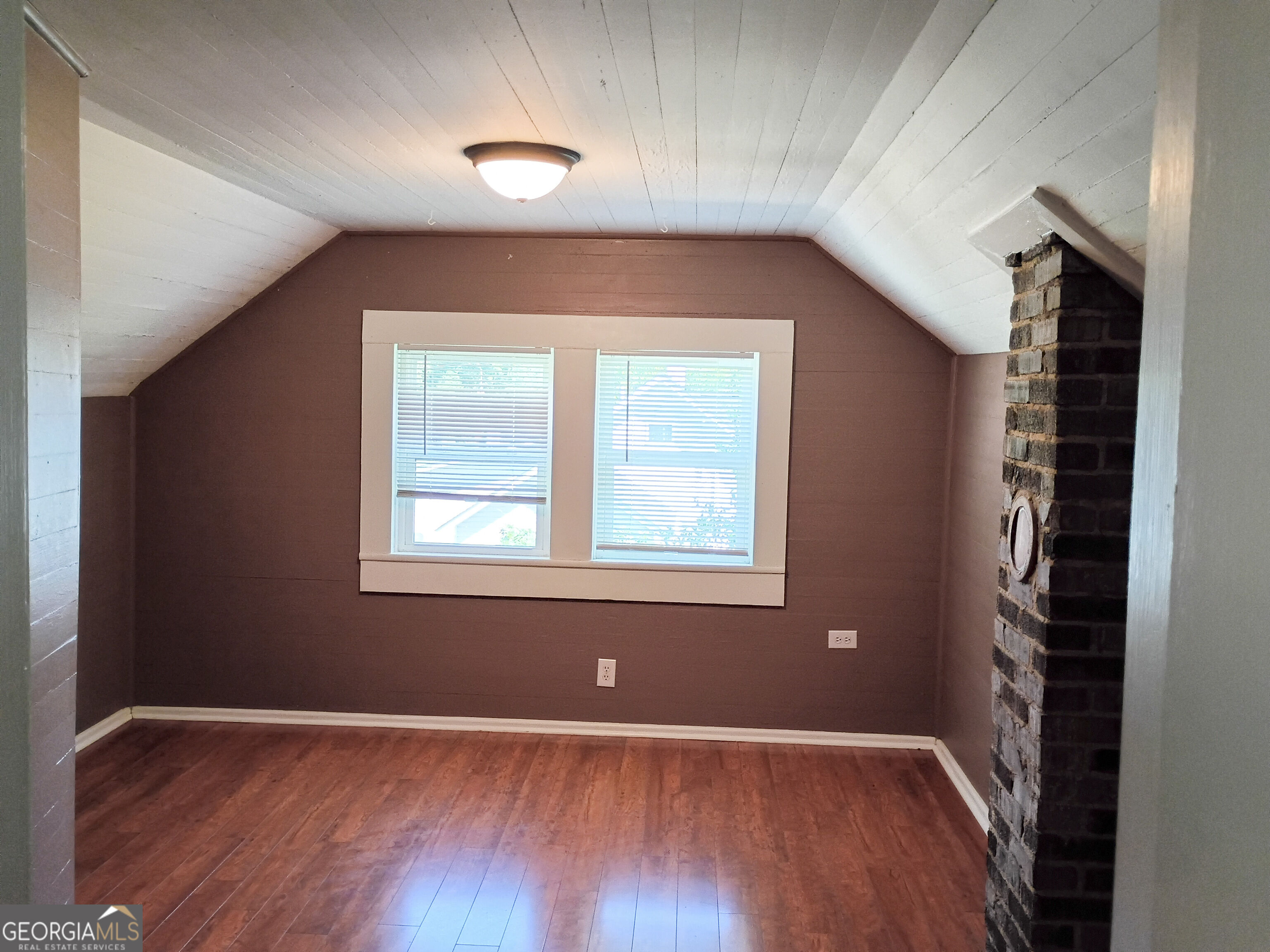 402 Gordon Street Property Photo 15