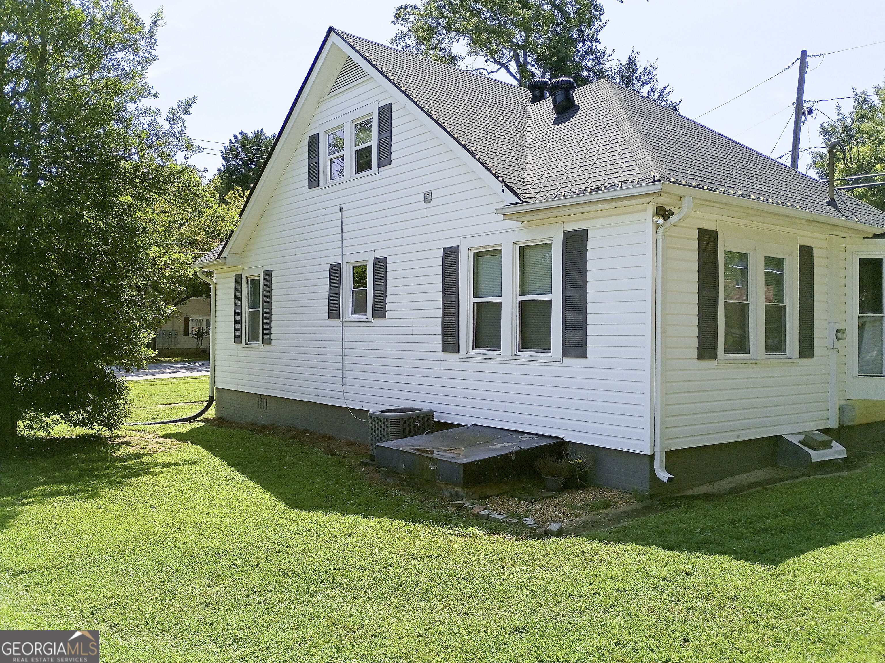 402 Gordon Street Property Photo 18