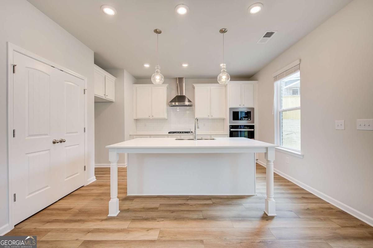 183 Dalston Cove Property Photo 9