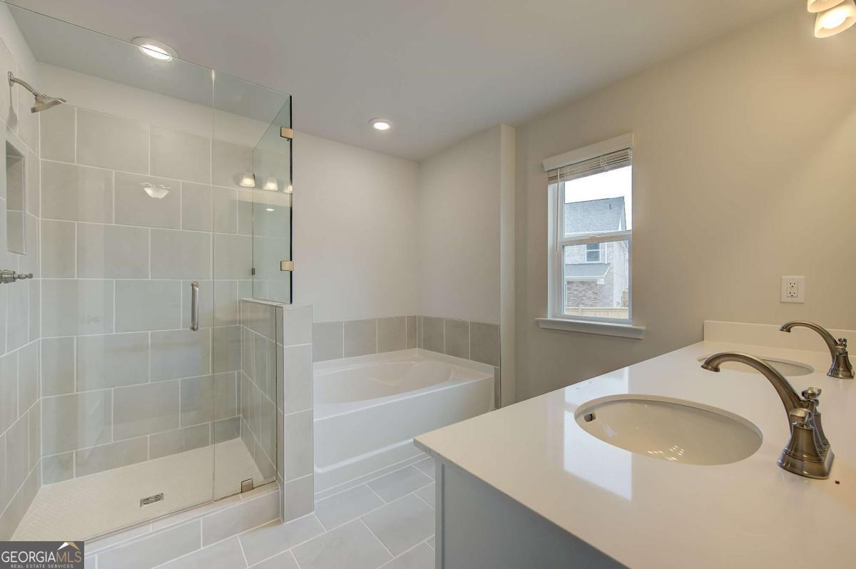 183 Dalston Cove Property Photo 24