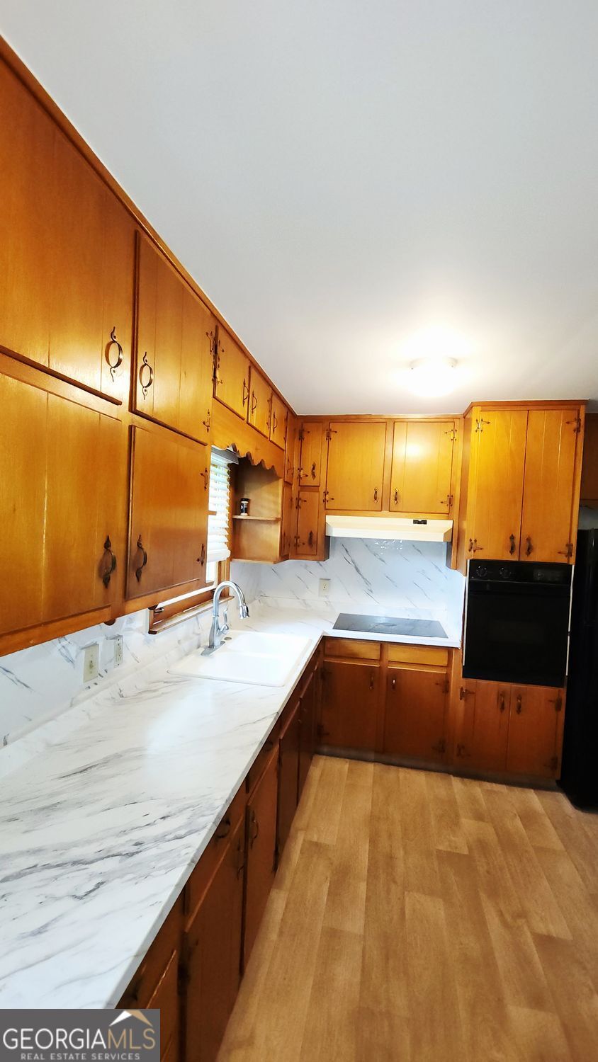 965 Laurel Street Property Photo 4
