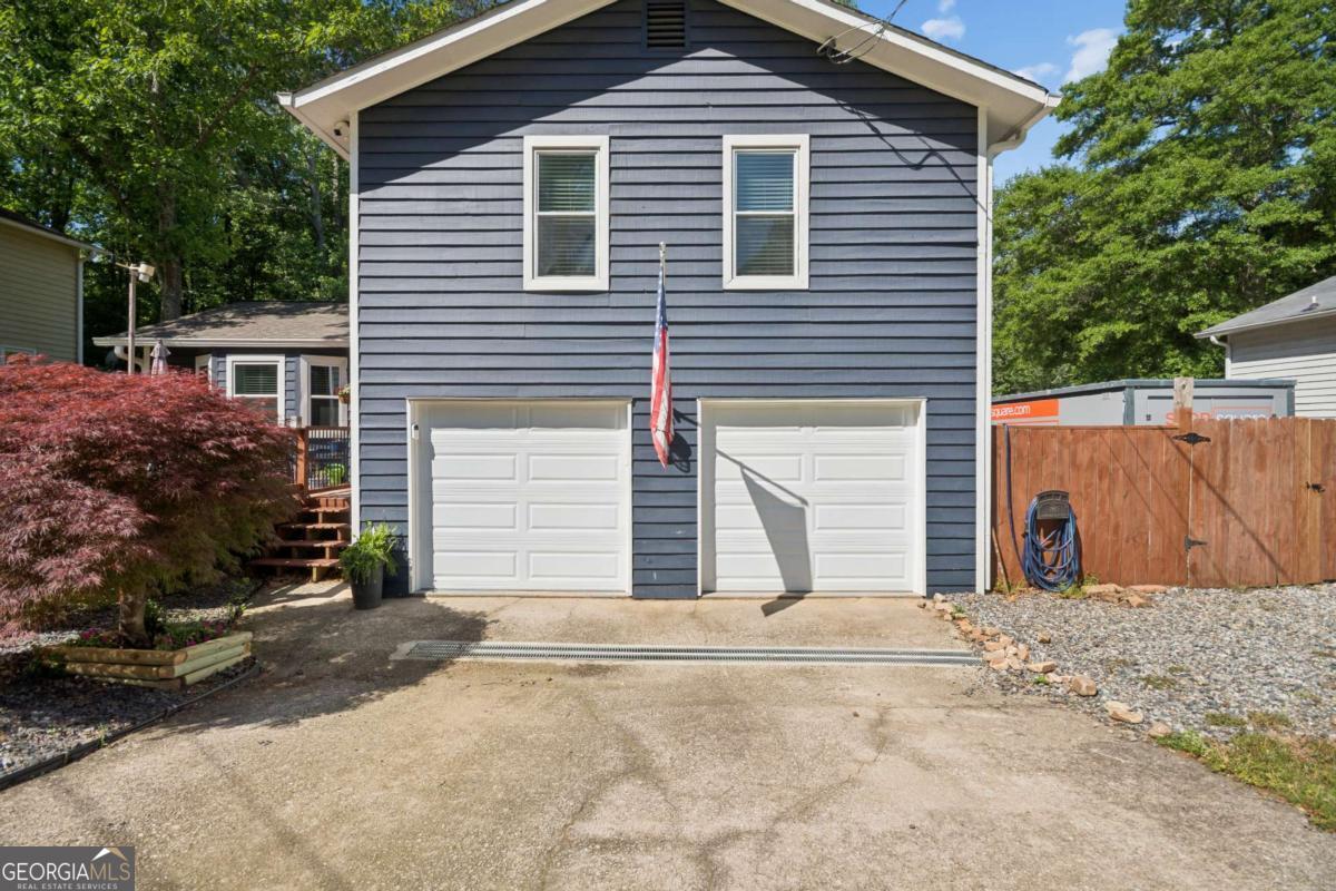 2083 Pond Road Property Photo 3