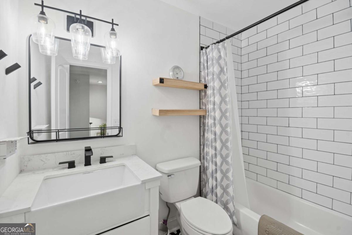 2083 Pond Road Property Photo 14