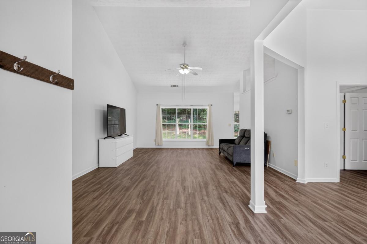 1142 Autumn Glen Way Property Photo 10