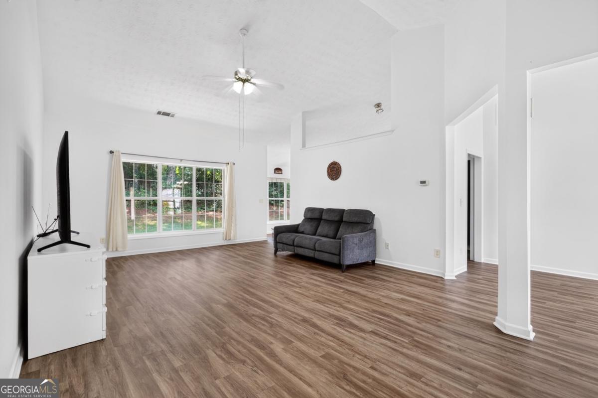 1142 Autumn Glen Way Property Photo 15