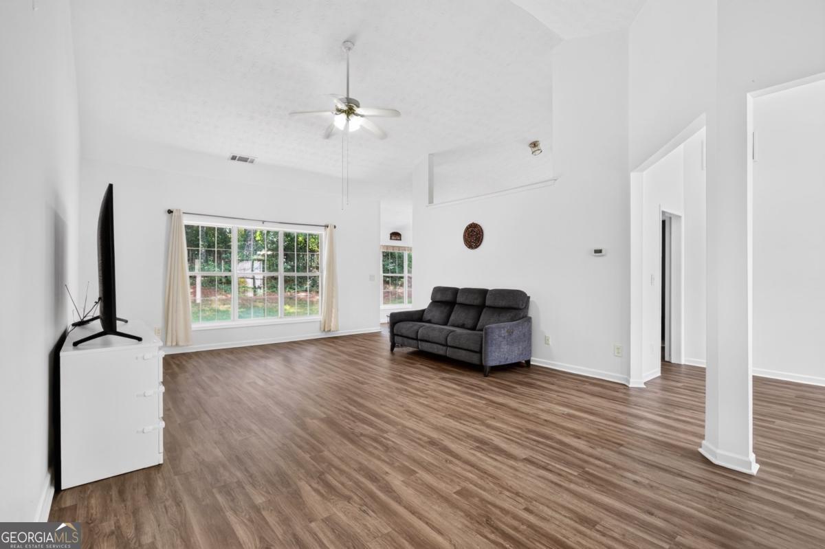 1142 Autumn Glen Way Property Photo 16