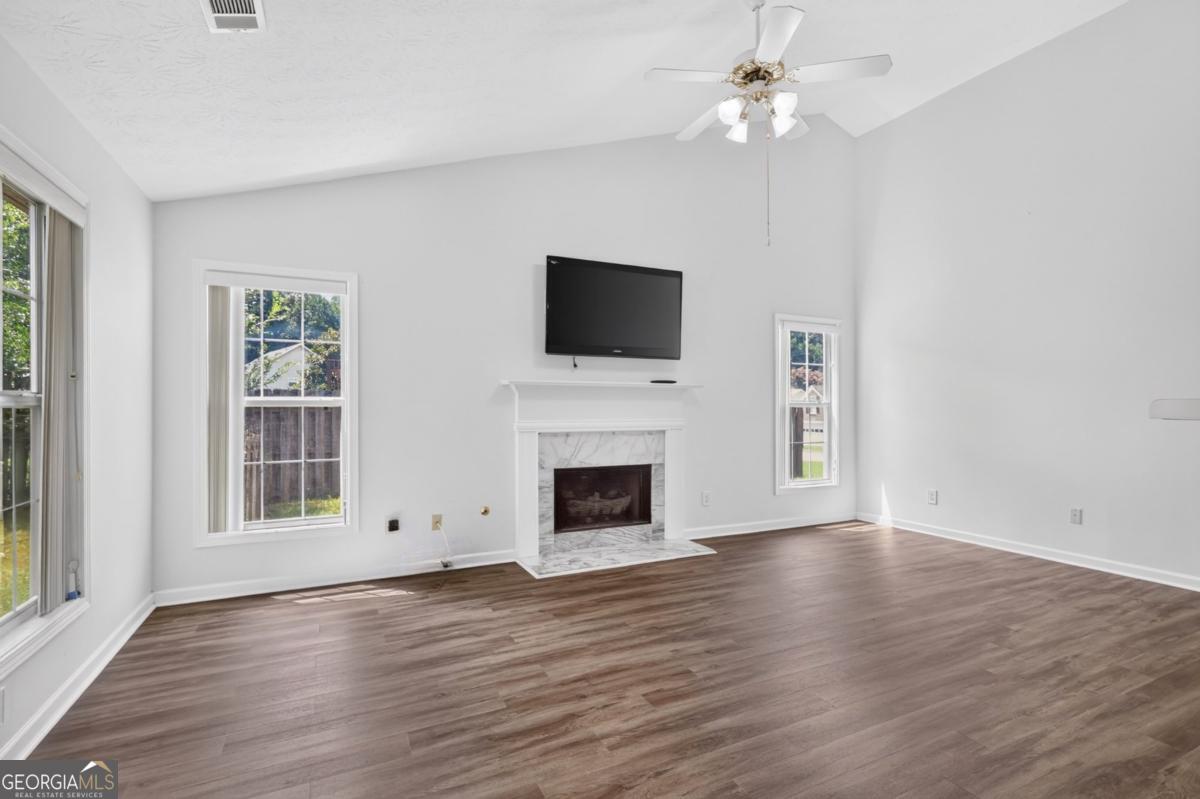 1142 Autumn Glen Way Property Photo 22