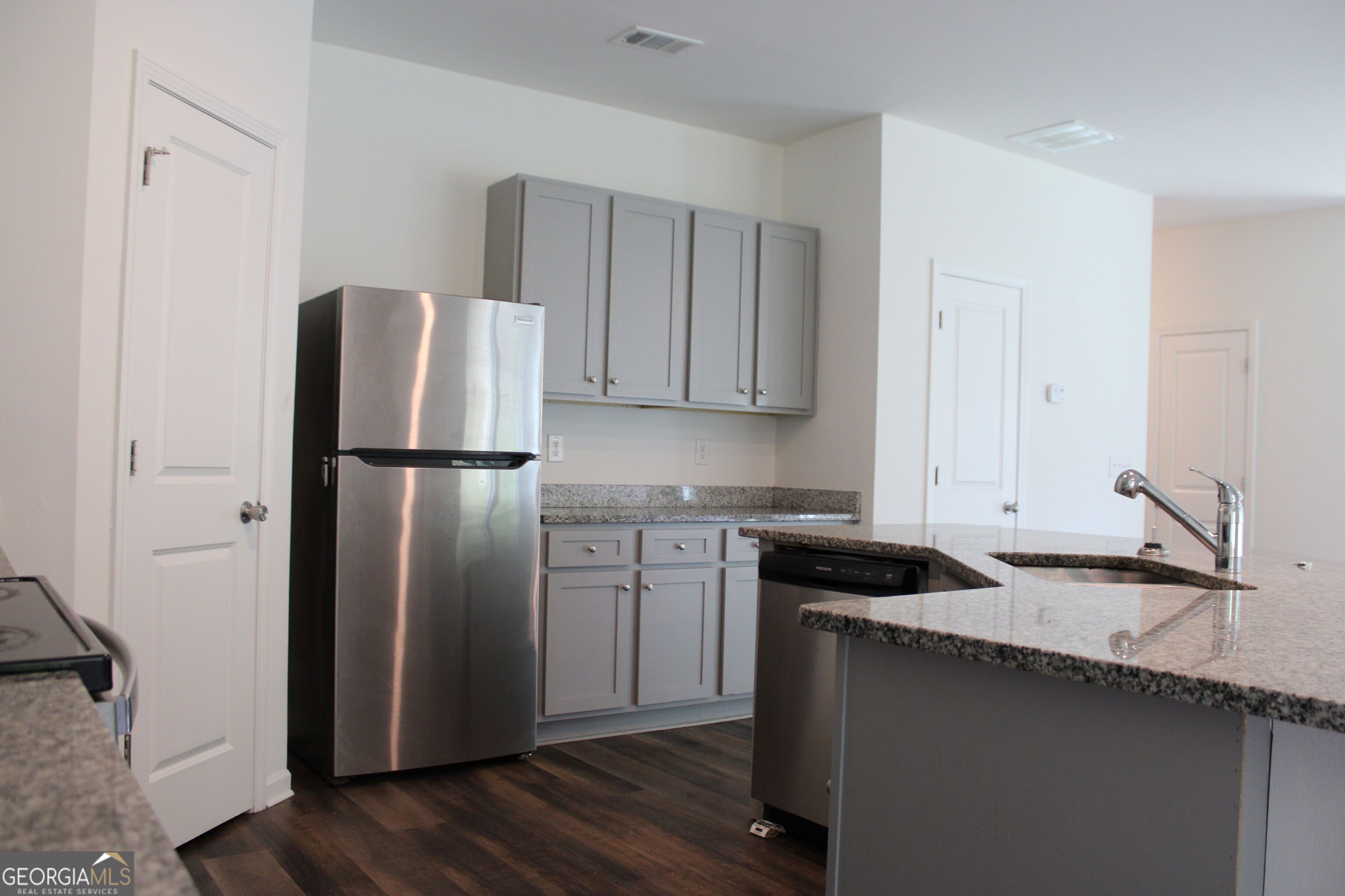 9220 Golfview Circle Property Photo 5