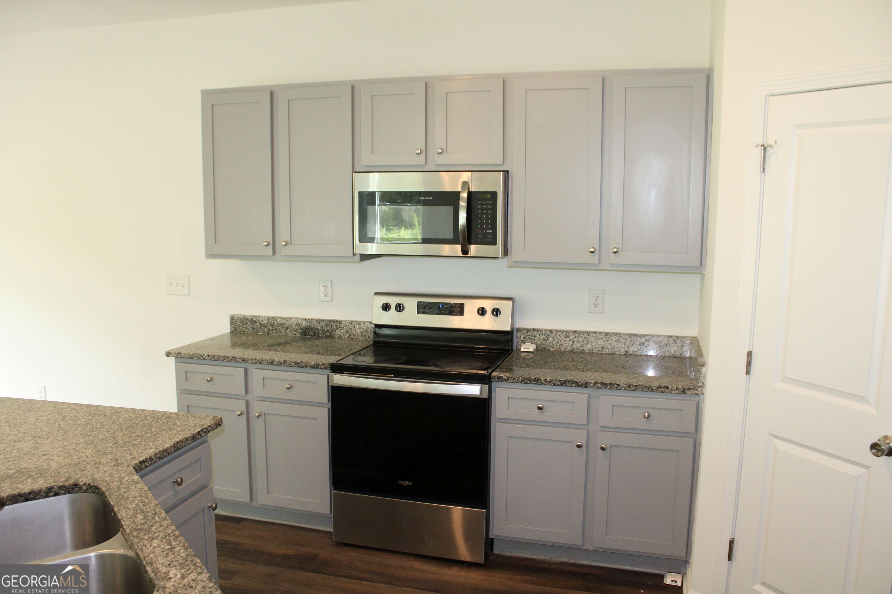 9220 Golfview Circle Property Photo 6