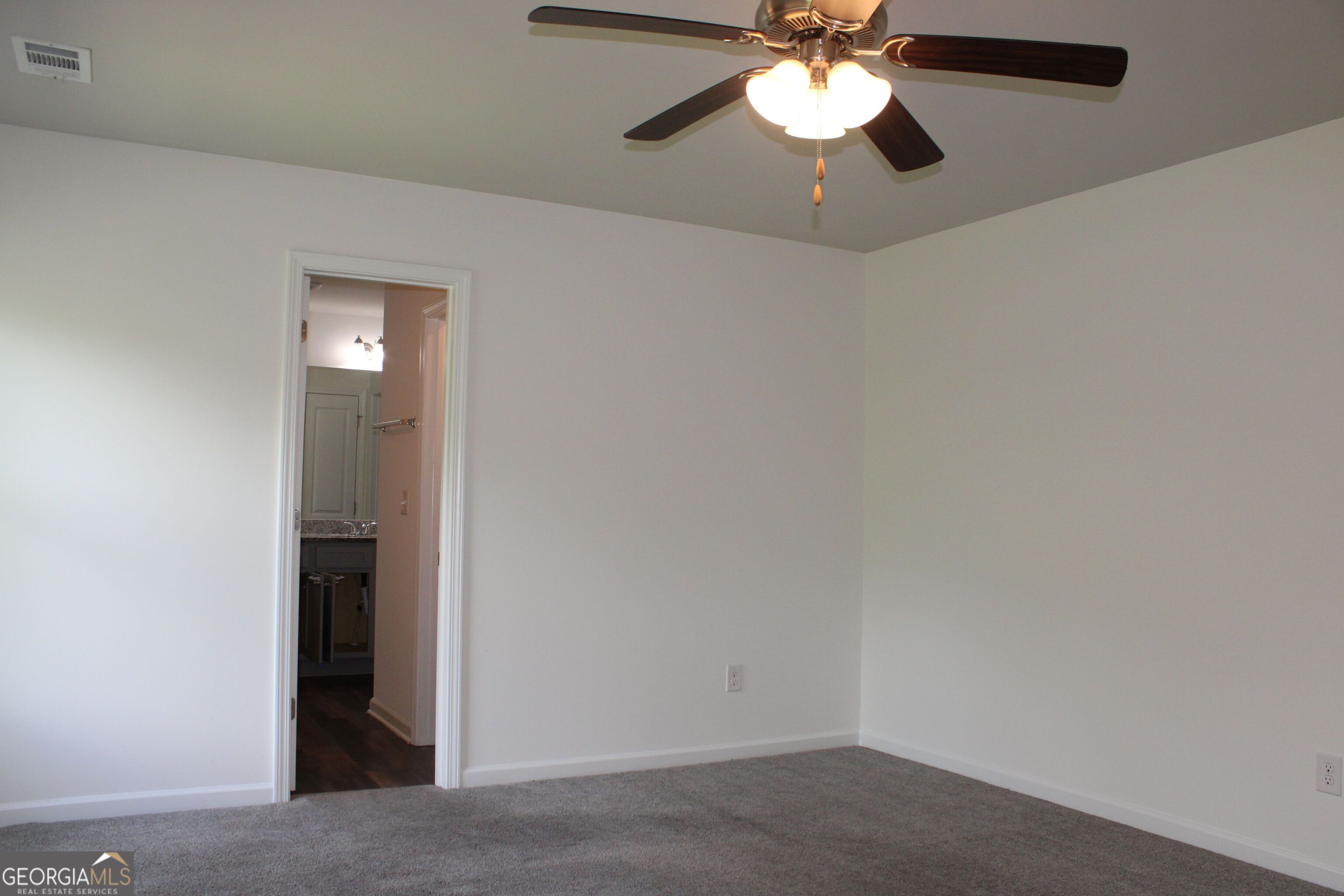 9220 Golfview Circle Property Photo 8