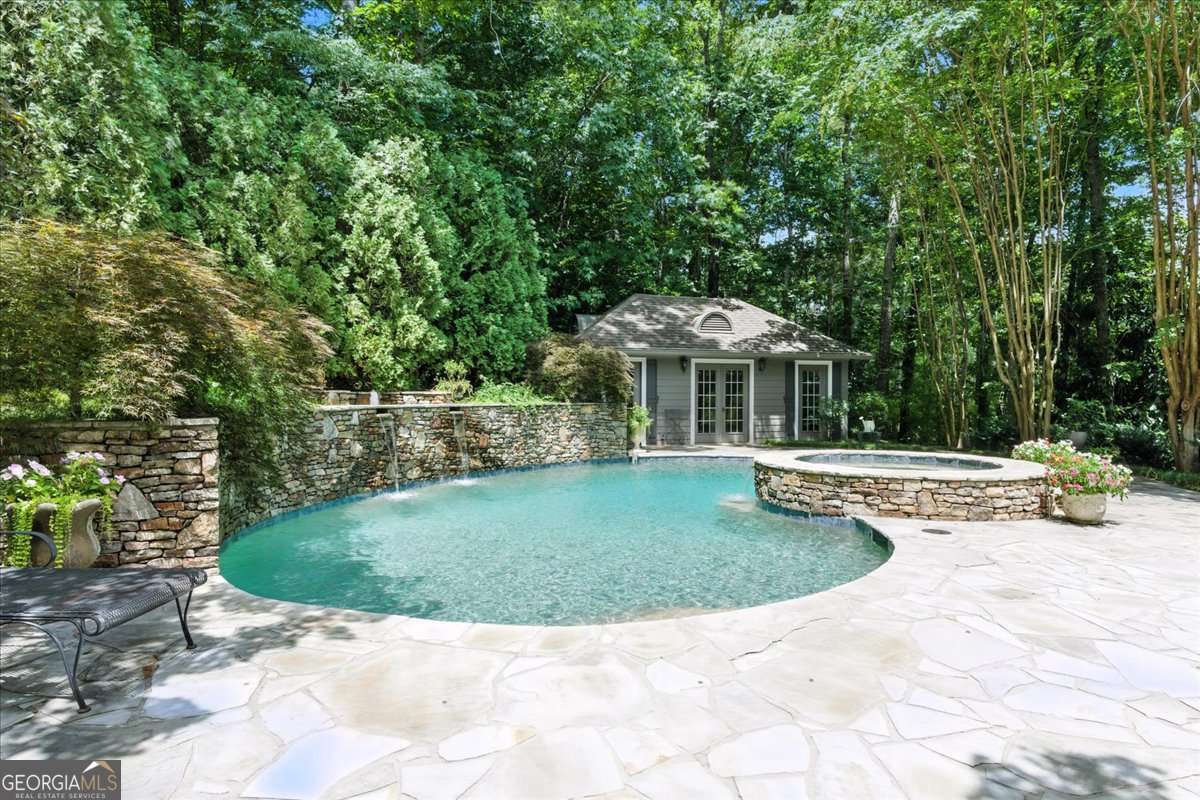 8 Saddle Trail Se Property Photo 4
