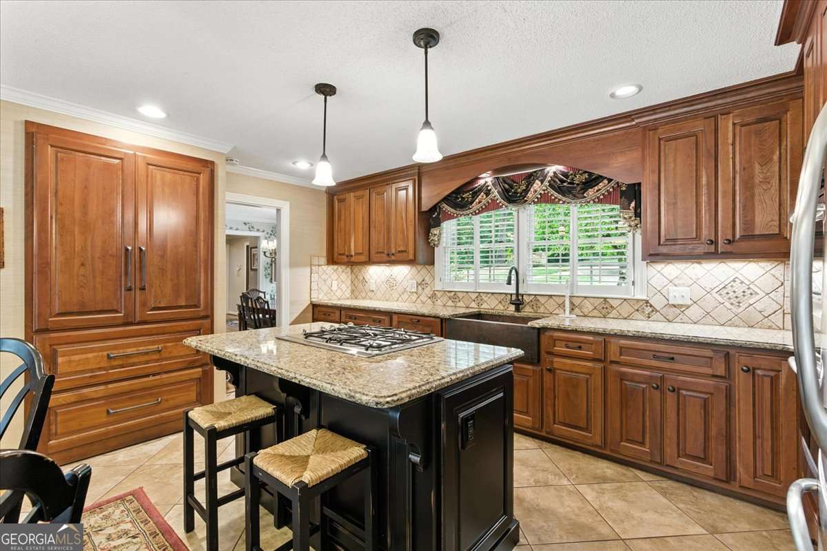 8 Saddle Trail Se Property Photo 6