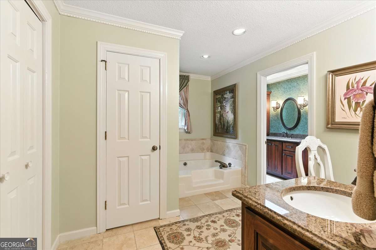 8 Saddle Trail Se Property Photo 30