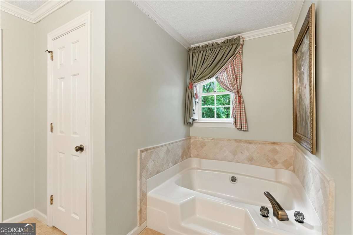 8 Saddle Trail Se Property Photo 31