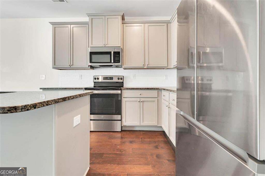 3470 Lakeview Creek Property Photo 16