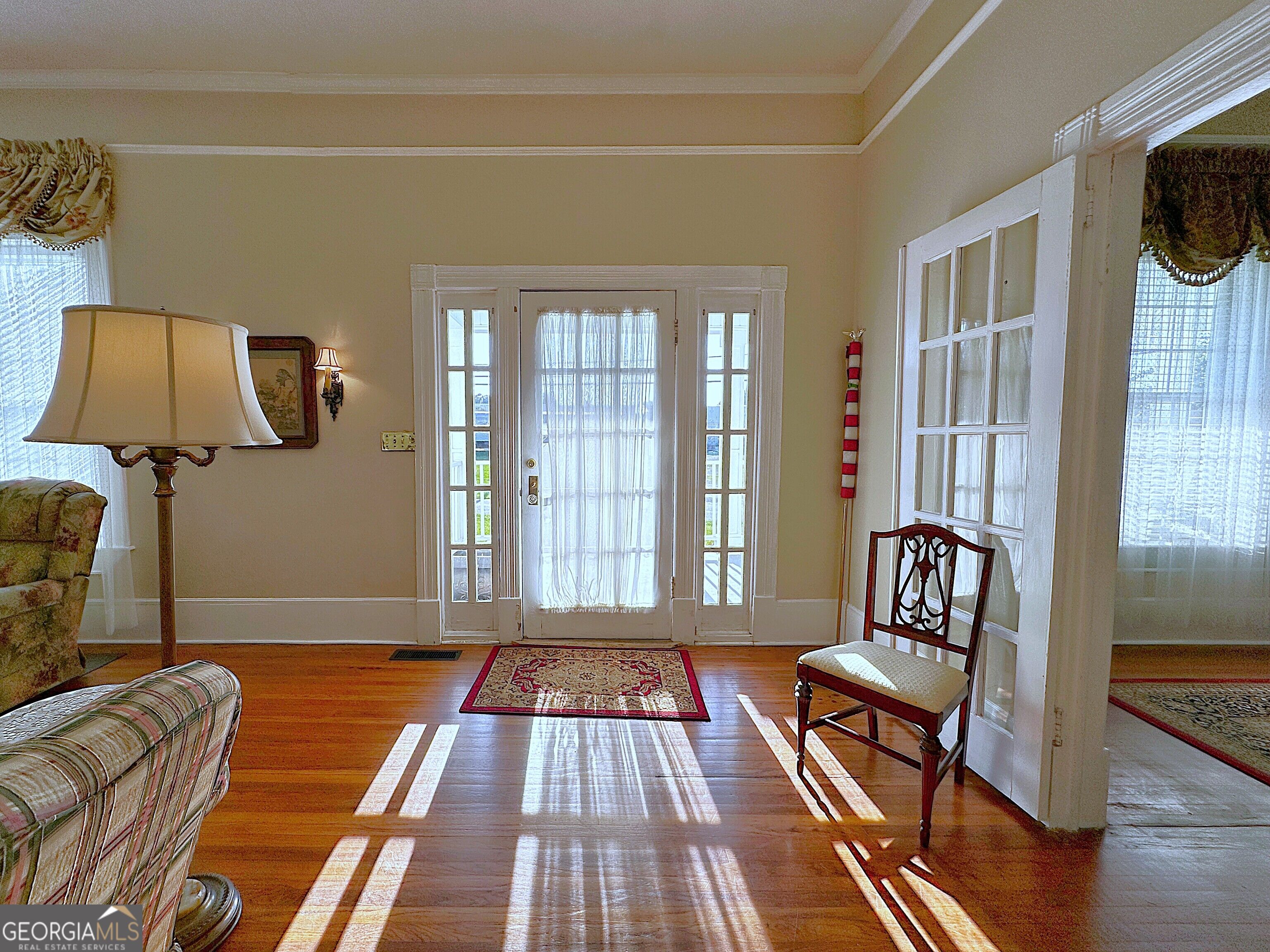 207 College Street Property Photo 6
