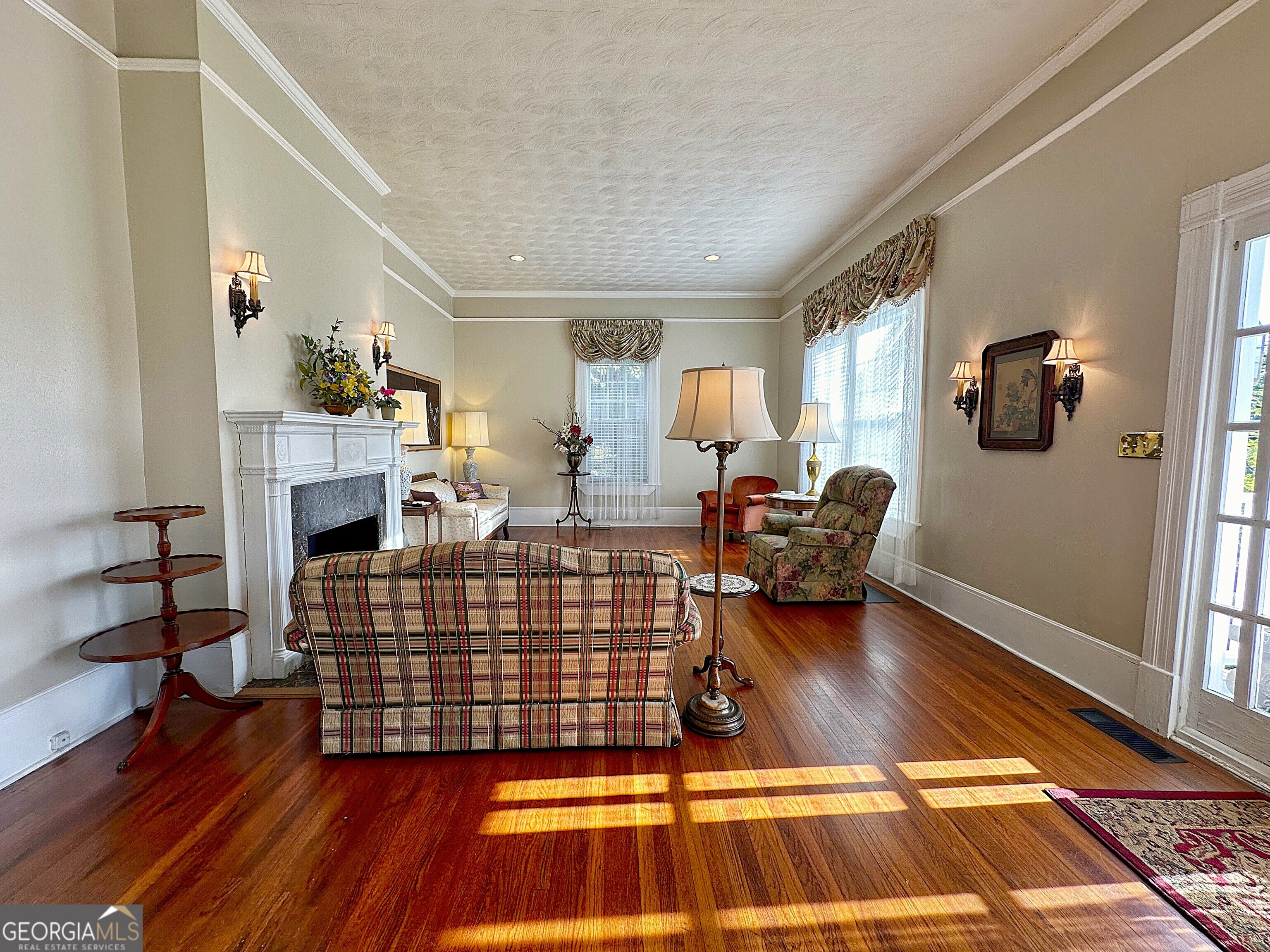 207 College Street Property Photo 7