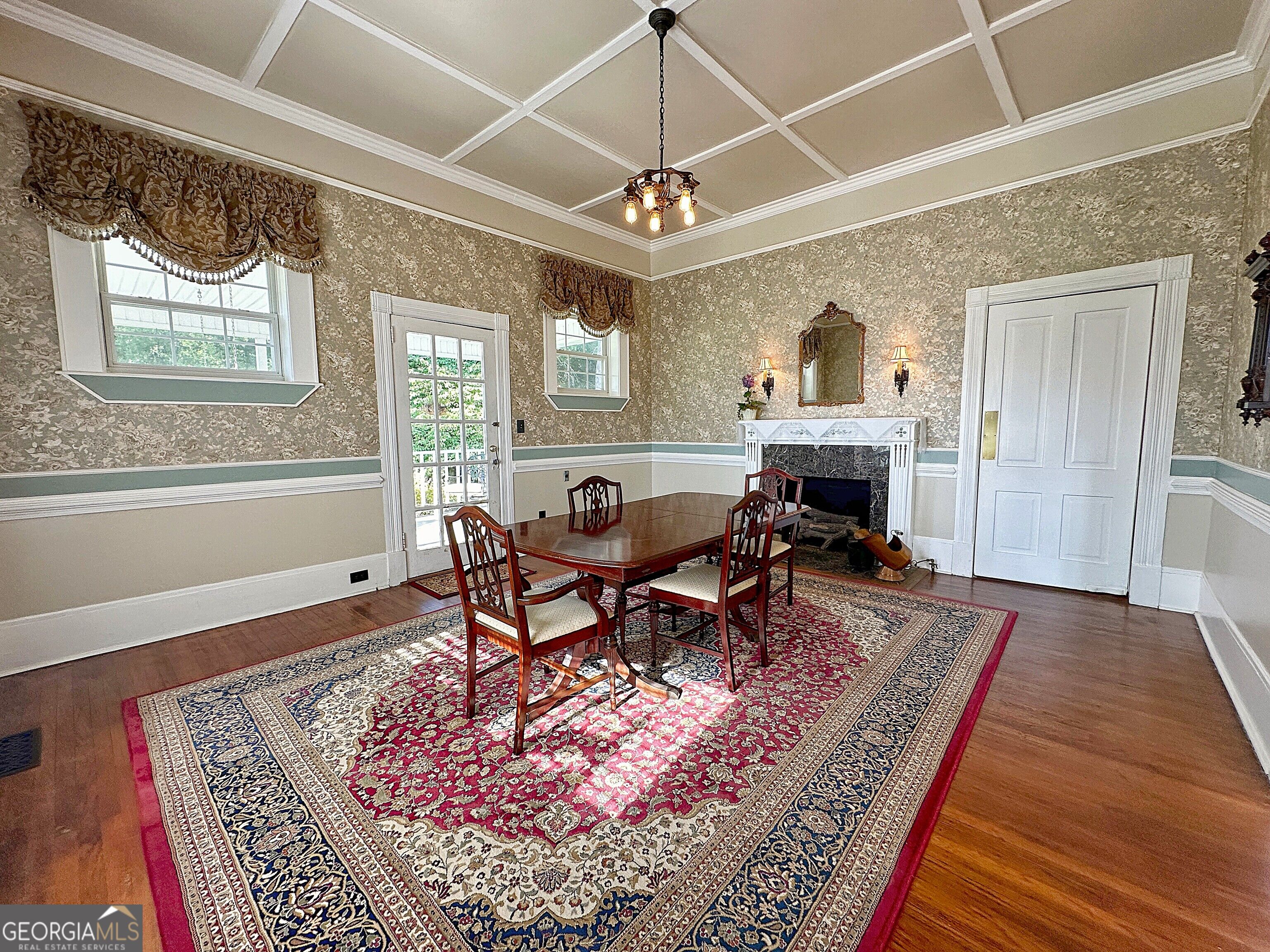 207 College Street Property Photo 11
