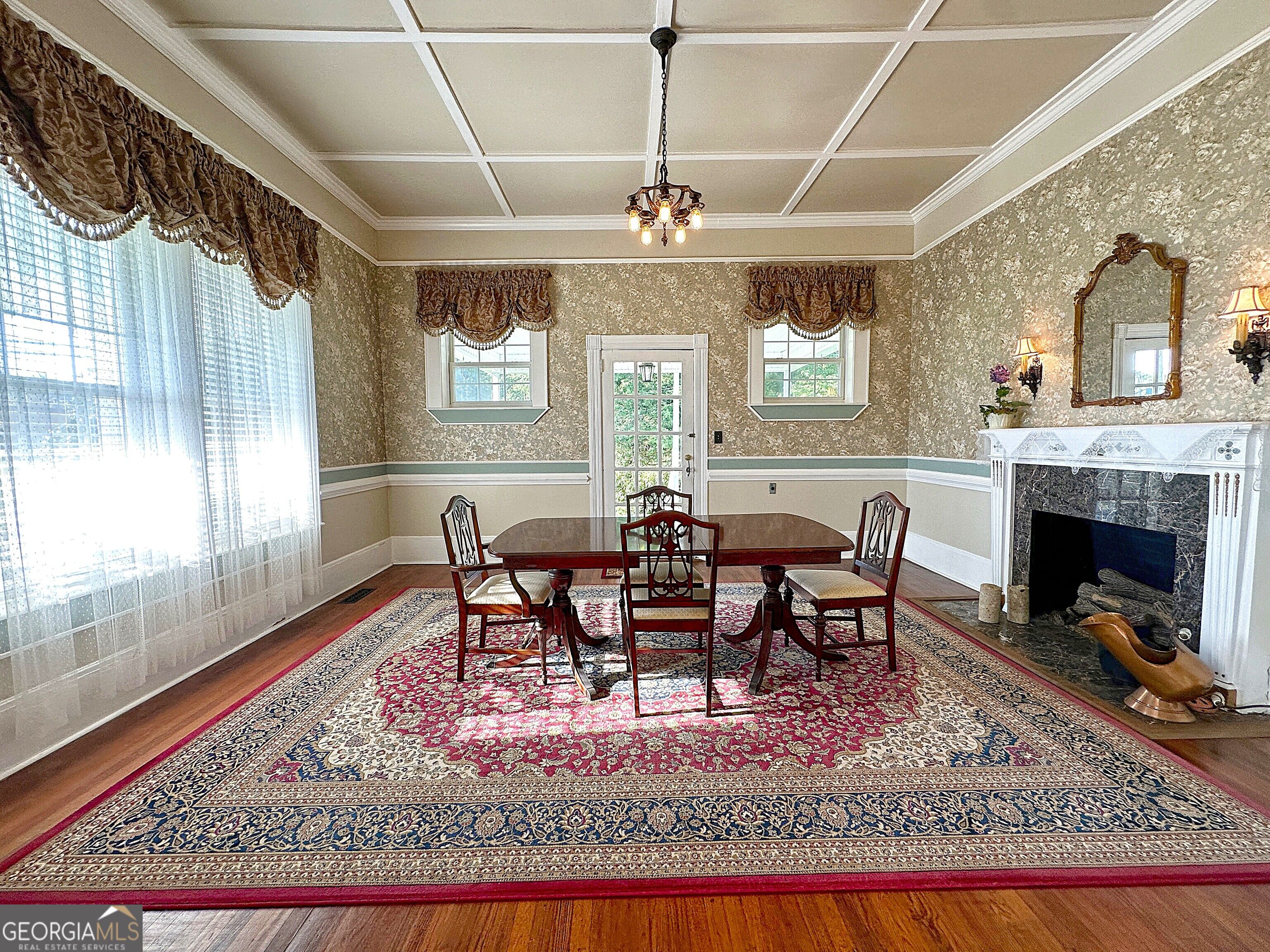 207 College Street Property Photo 14