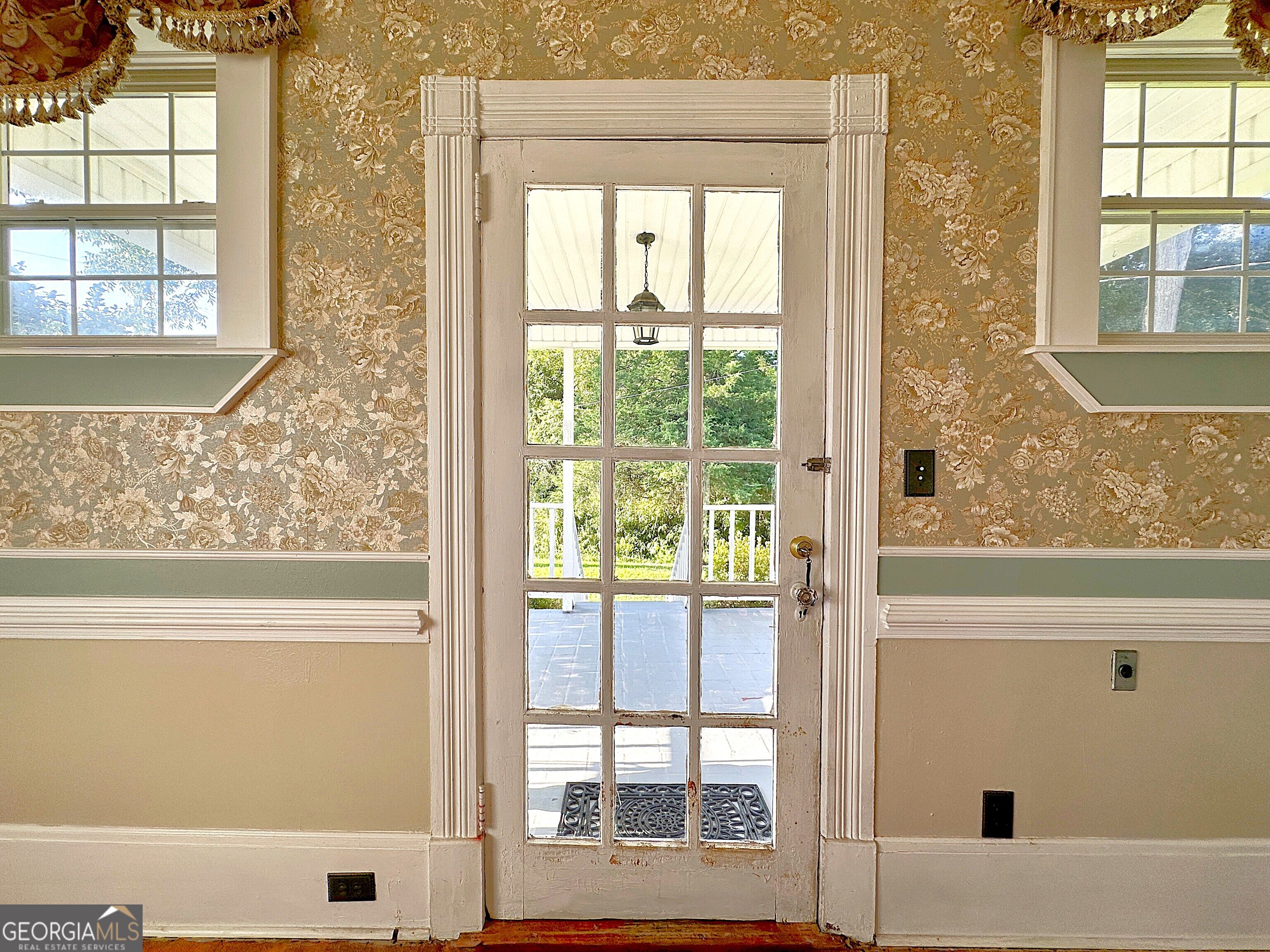 207 College Street Property Photo 15