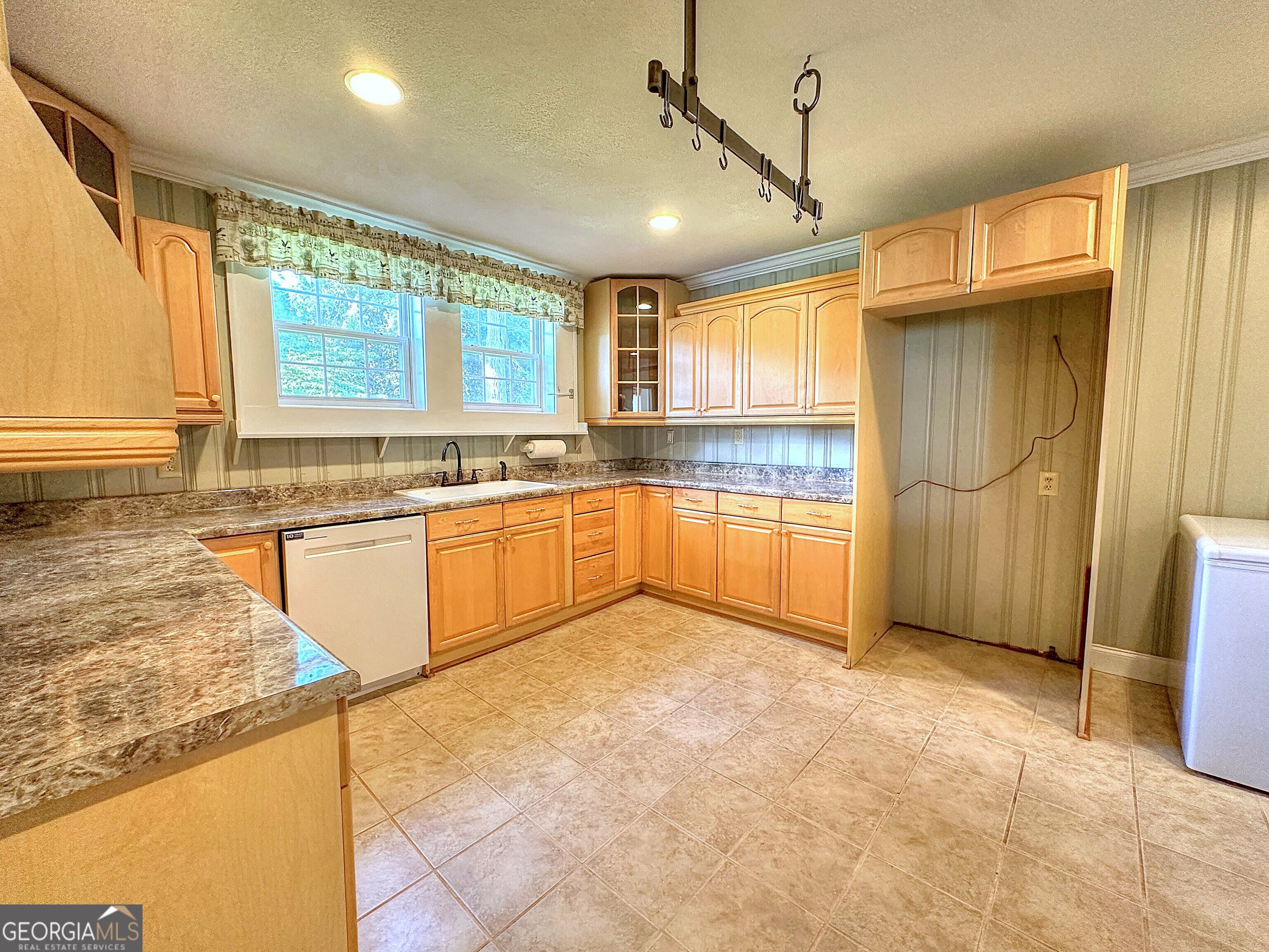 207 College Street Property Photo 20