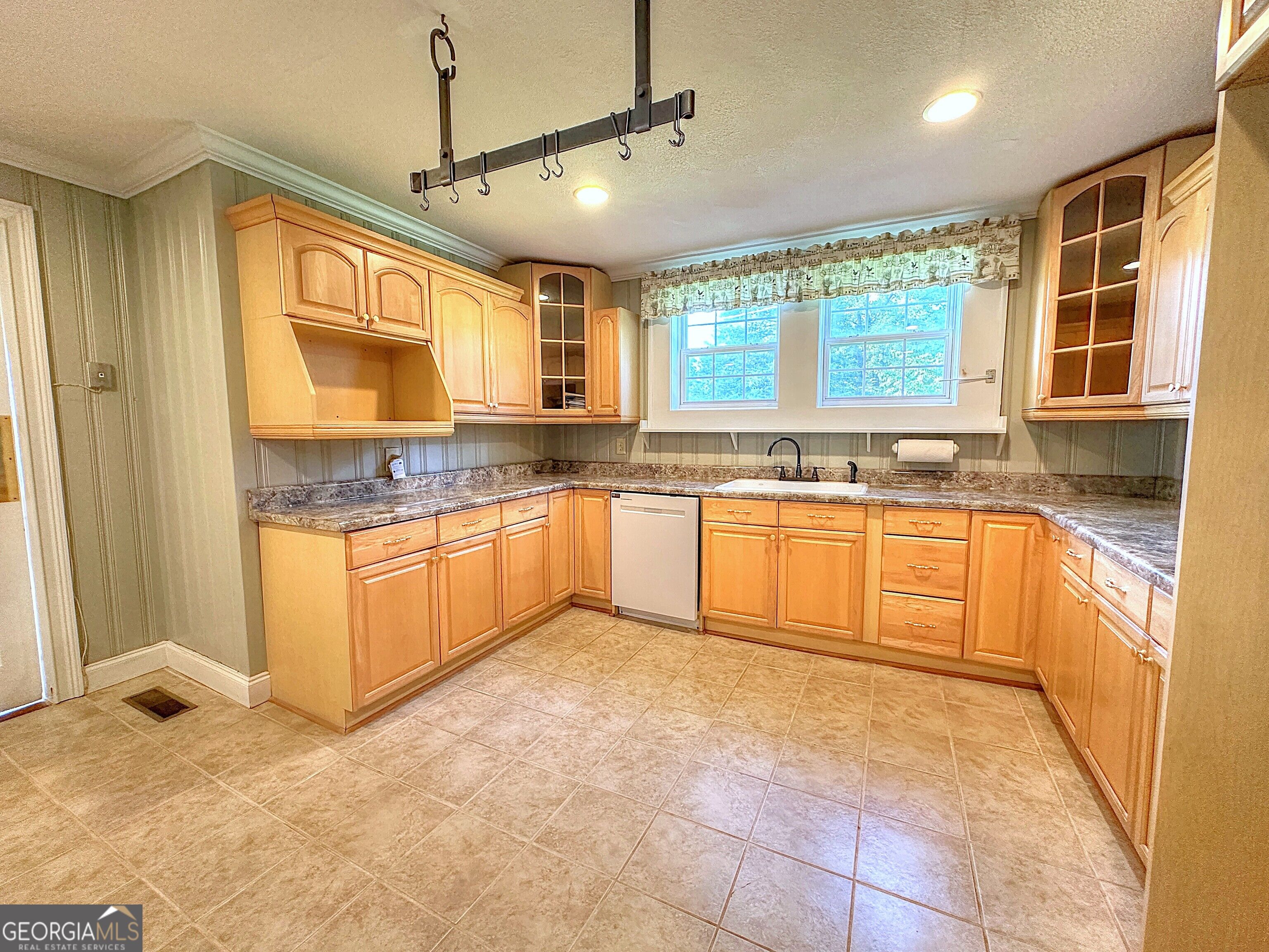 207 College Street Property Photo 22