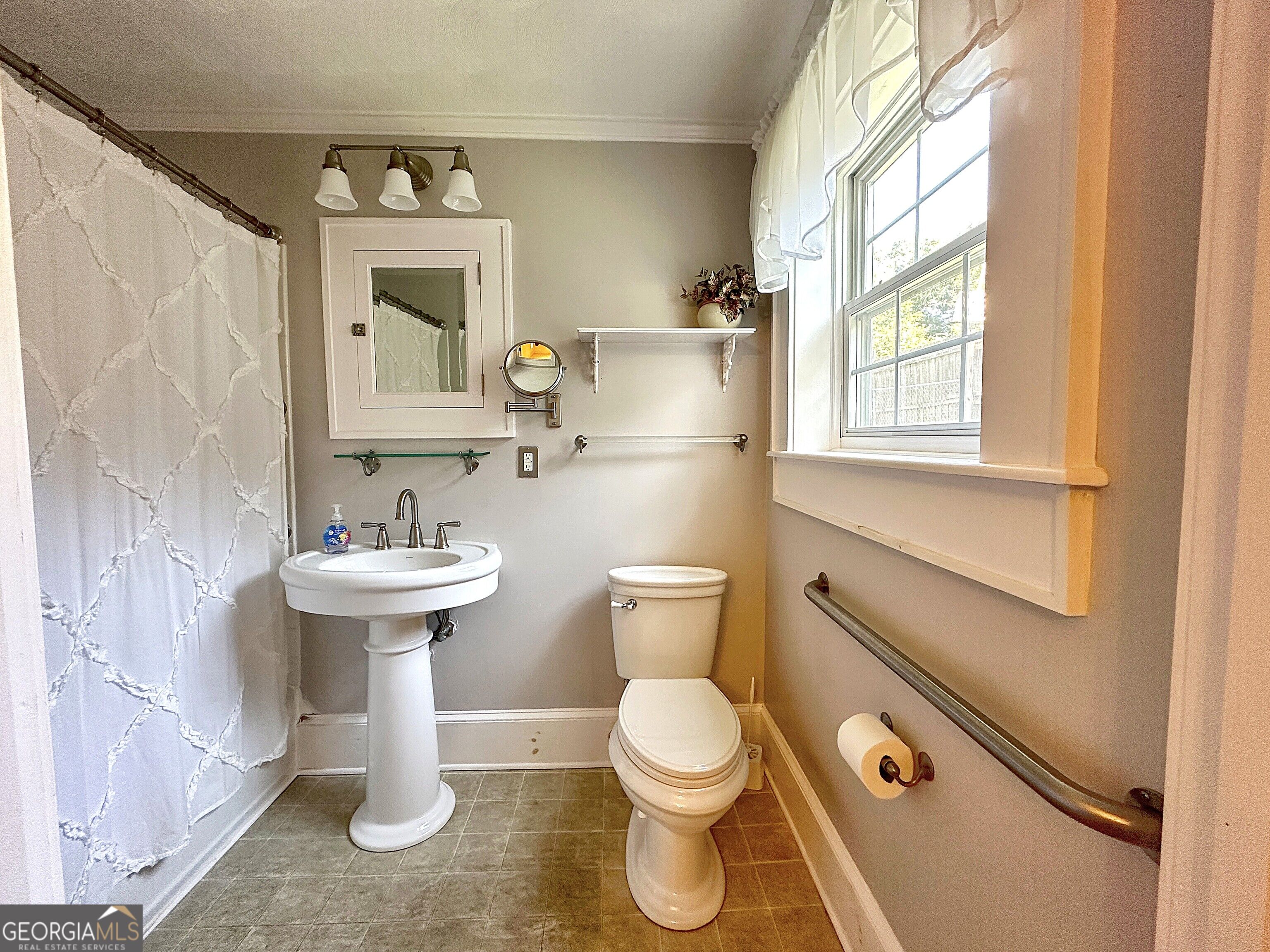 207 College Street Property Photo 25