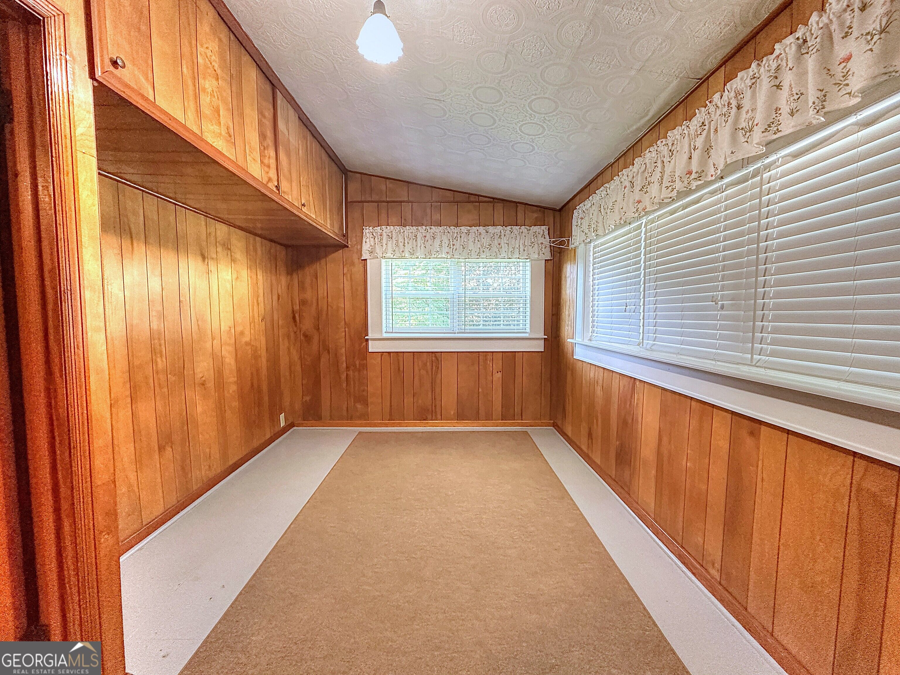 207 College Street Property Photo 31