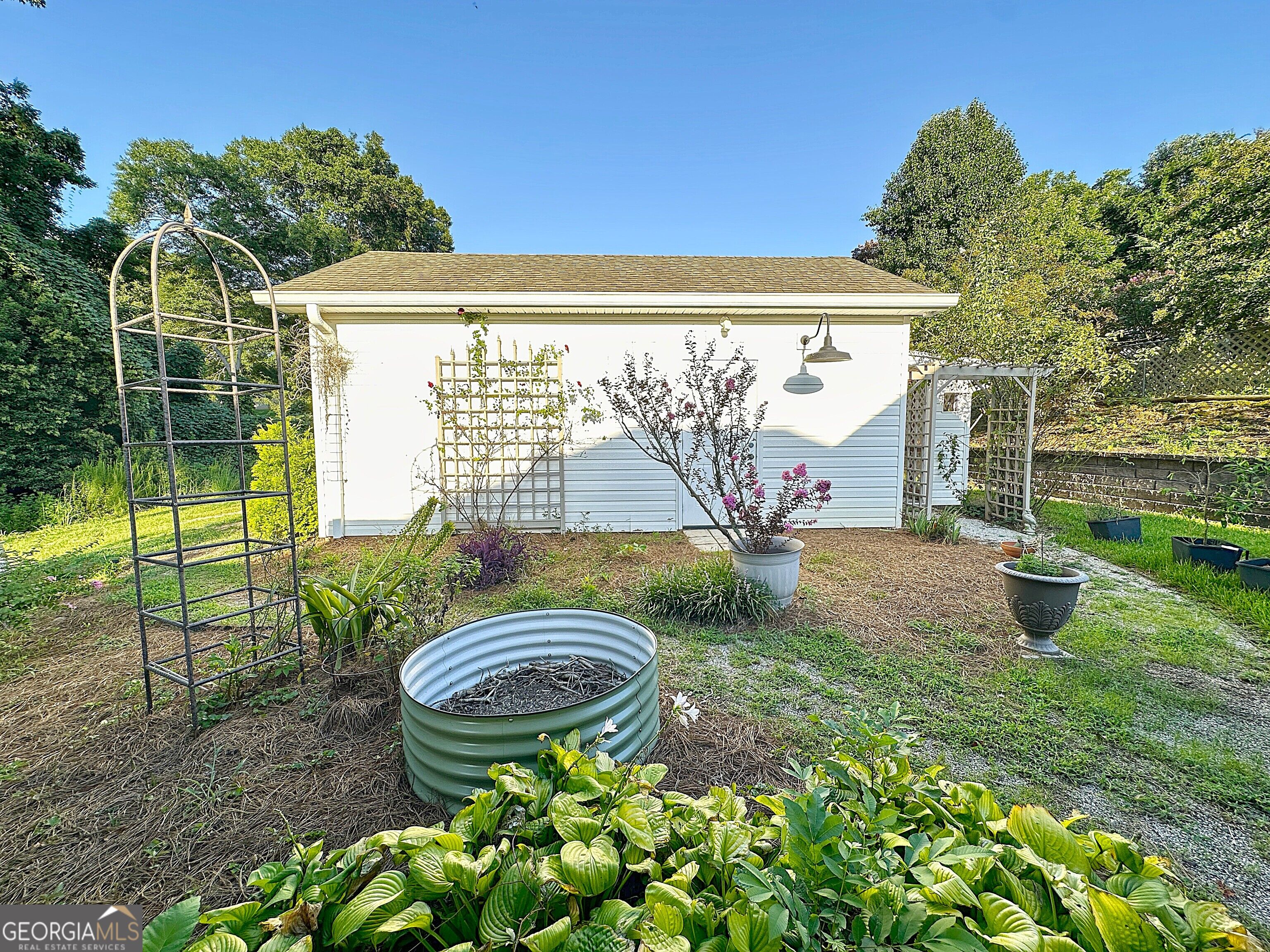 207 College Street Property Photo 36