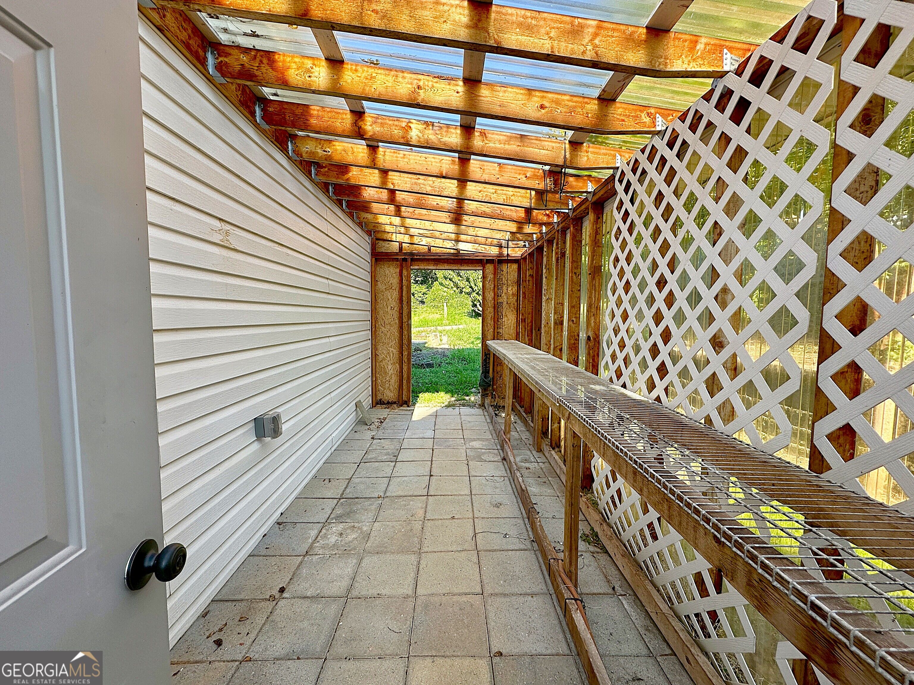 207 College Street Property Photo 38
